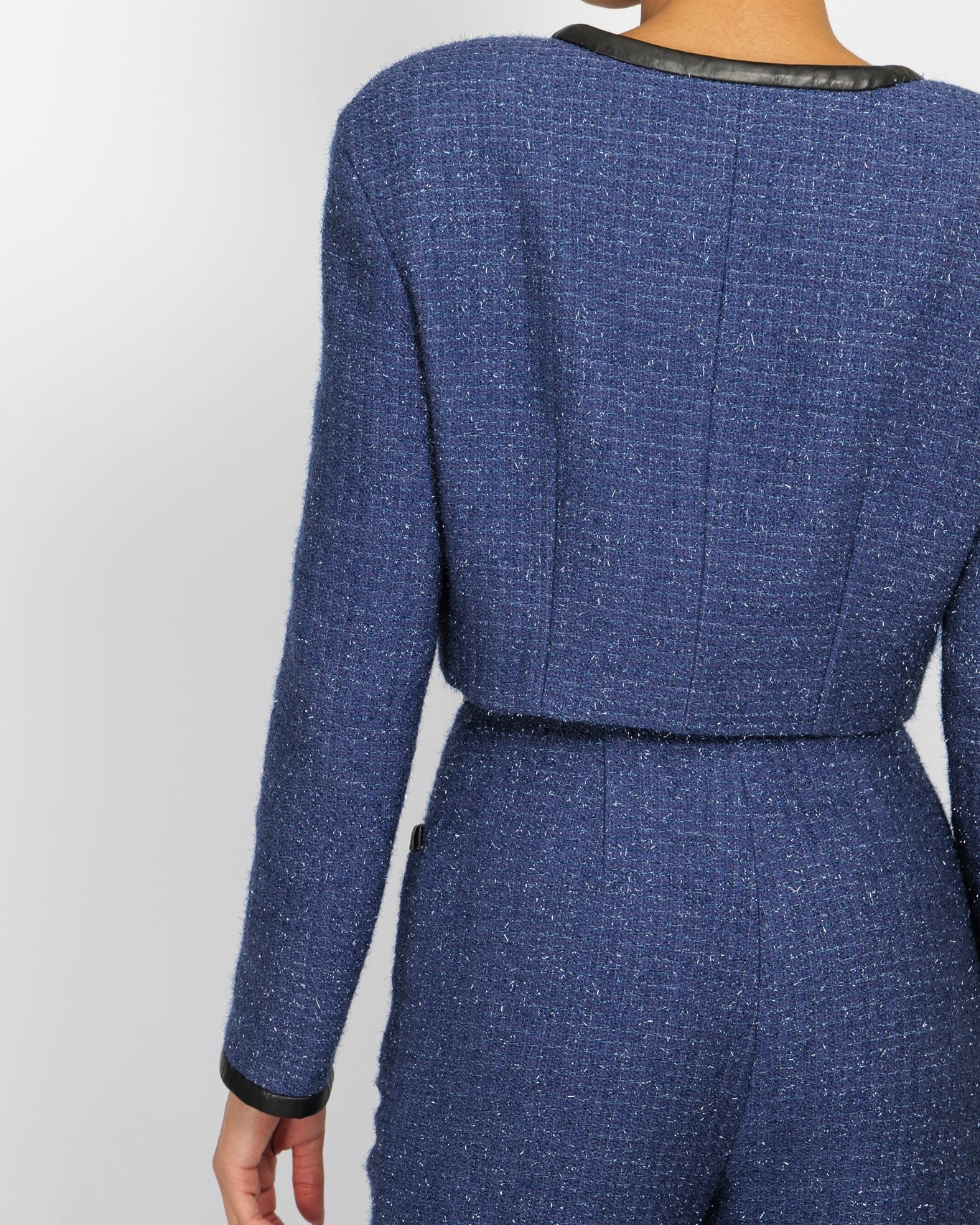 Chanel Cruise 2019 Blue Tweed Cropped Jacket and Trousers Set with CC Logo Buttons and Black Leather Trims Size FR 36/38 (UK 8/10) - Image 4