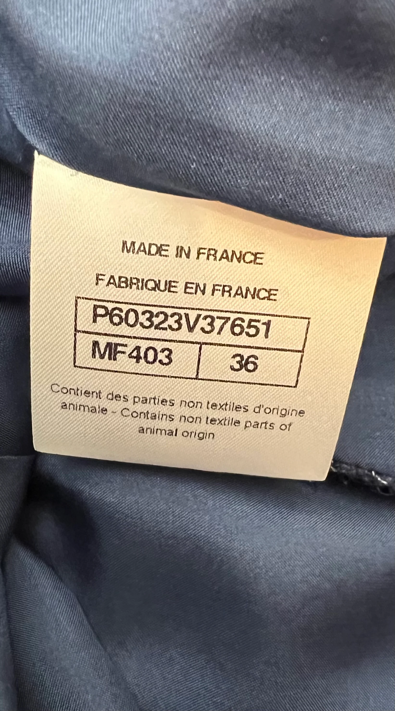Chanel Cruise 2019 Blue Tweed Cropped Jacket and Trousers Set with CC Logo Buttons and Black Leather Trims Size FR 36/38 (UK 8/10) - Image 9