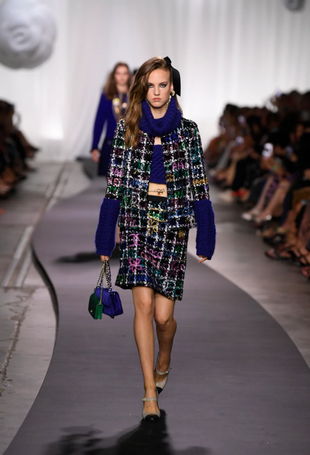 Chanel Resort 2023 Blue Wool Knitted Collar with Multi-Colour Crystal Embellished CC Logo Detail Size S - Image 3