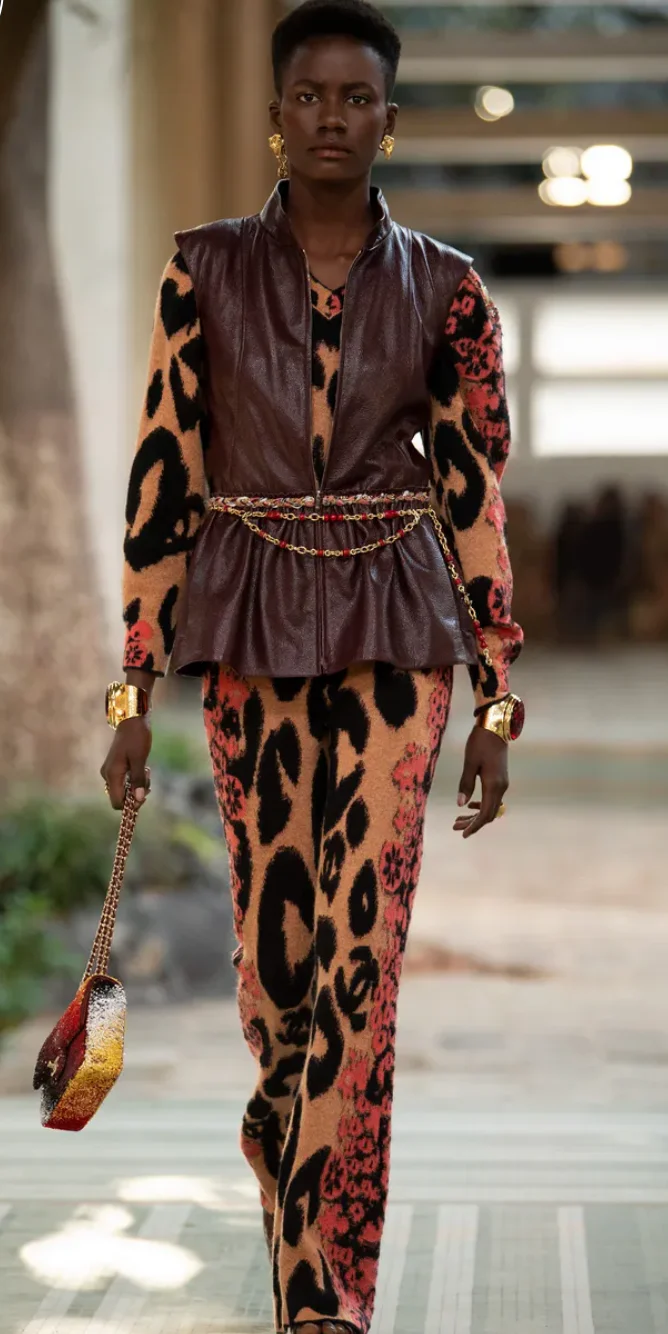Chanel 2023 Metiers des Arts Burgundy Bordeaux Leather Gilet with Tweed Trim and Peplum Hem Size FR 36 (UK 8) - Image 10