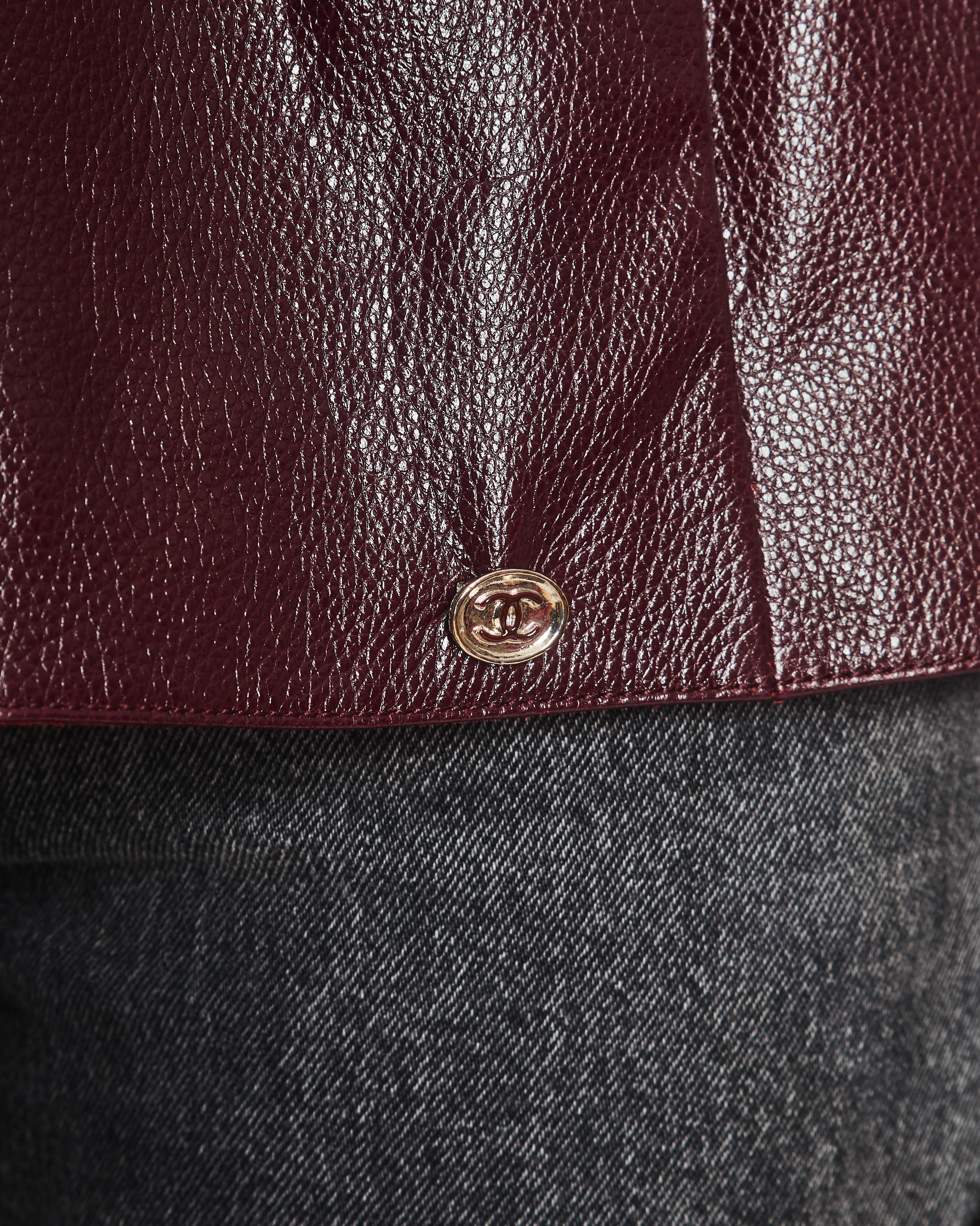 Chanel 2023 Metiers des Arts Burgundy Bordeaux Leather Gilet with Tweed Trim and Peplum Hem Size FR 36 (UK 8) - Image 7
