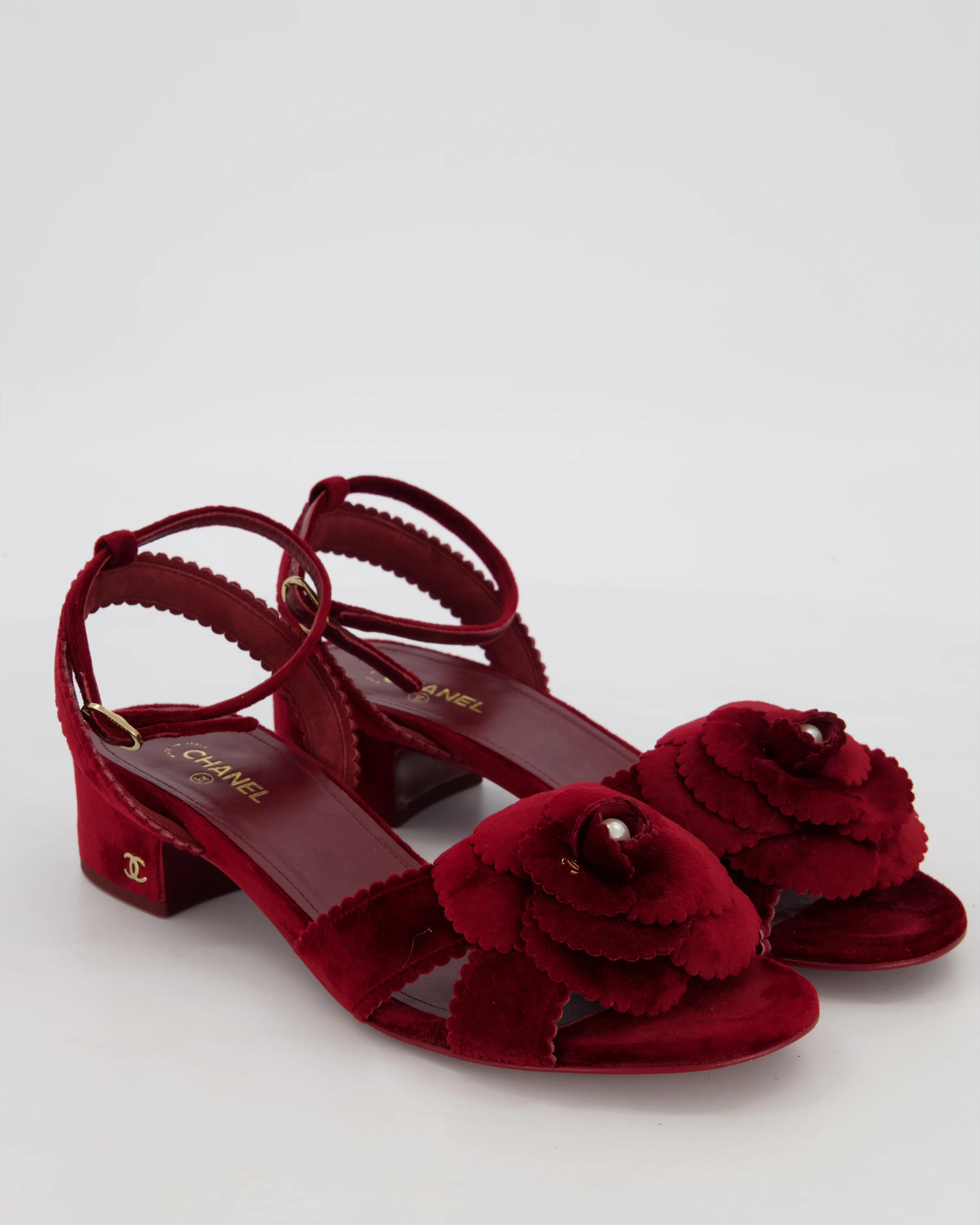 Chanel Burgundy Velvet Floral Camellia Slingback Sandals with Pearl Details Size EU 40 - Image 2