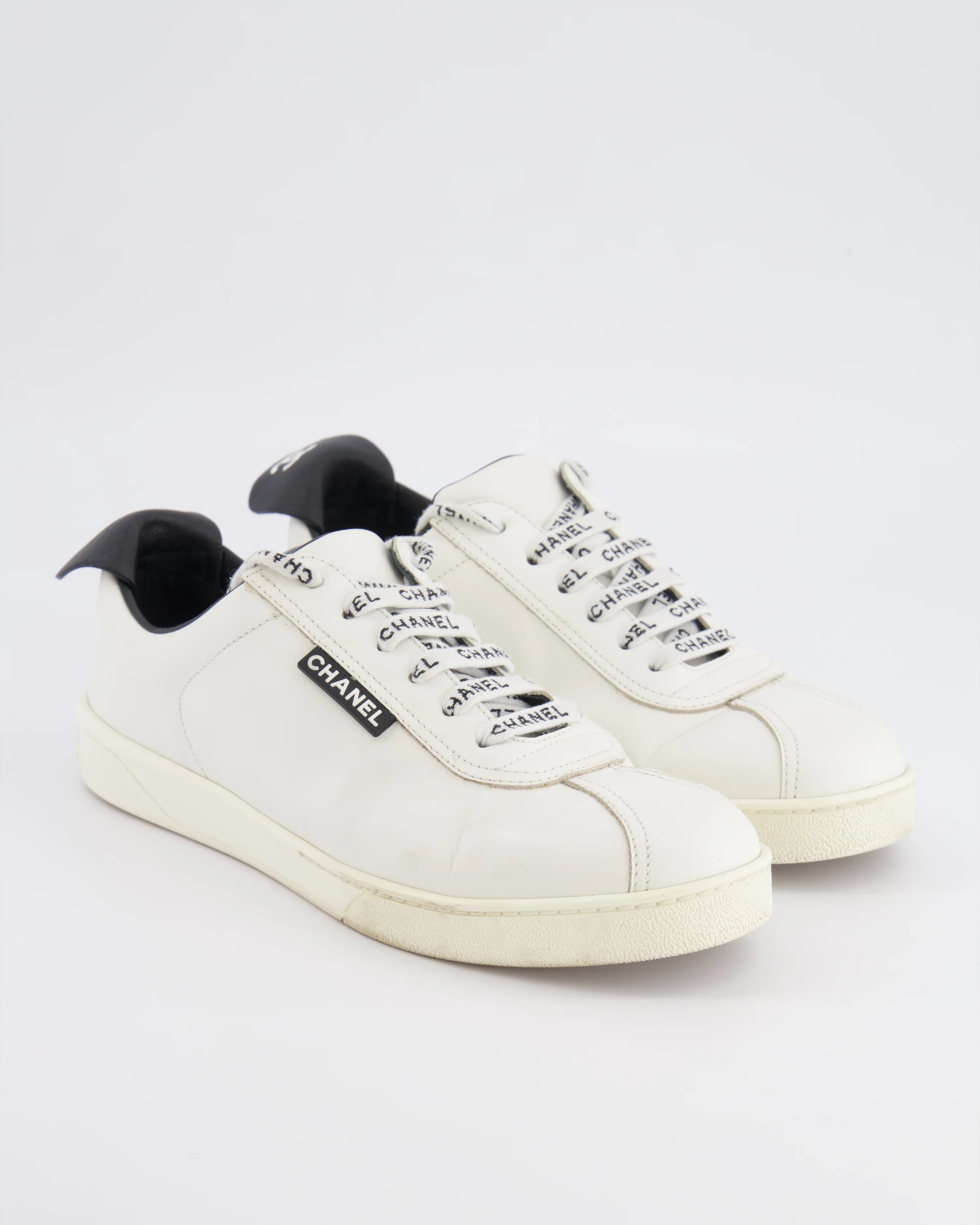 Chanel CC Logo Court Trainers in White Leather with Black Details and Back CC Logo Size EU 37.5 - Image 2