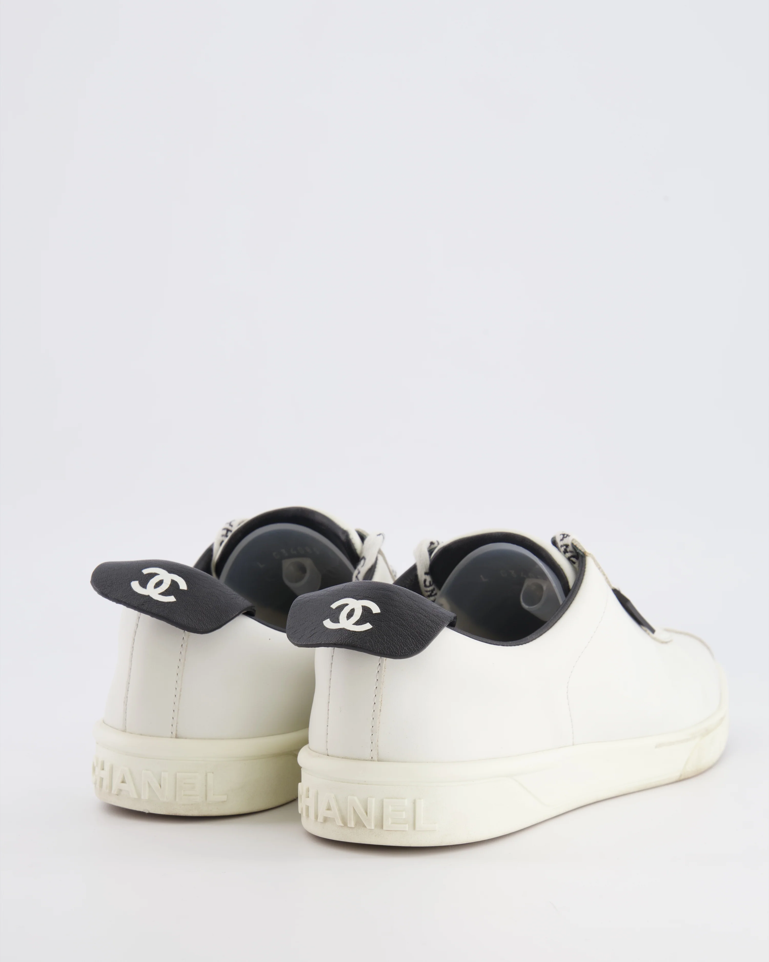 Chanel CC Logo Court Trainers in White Leather with Black Details and Back CC Logo Size EU 37.5 - Image 3