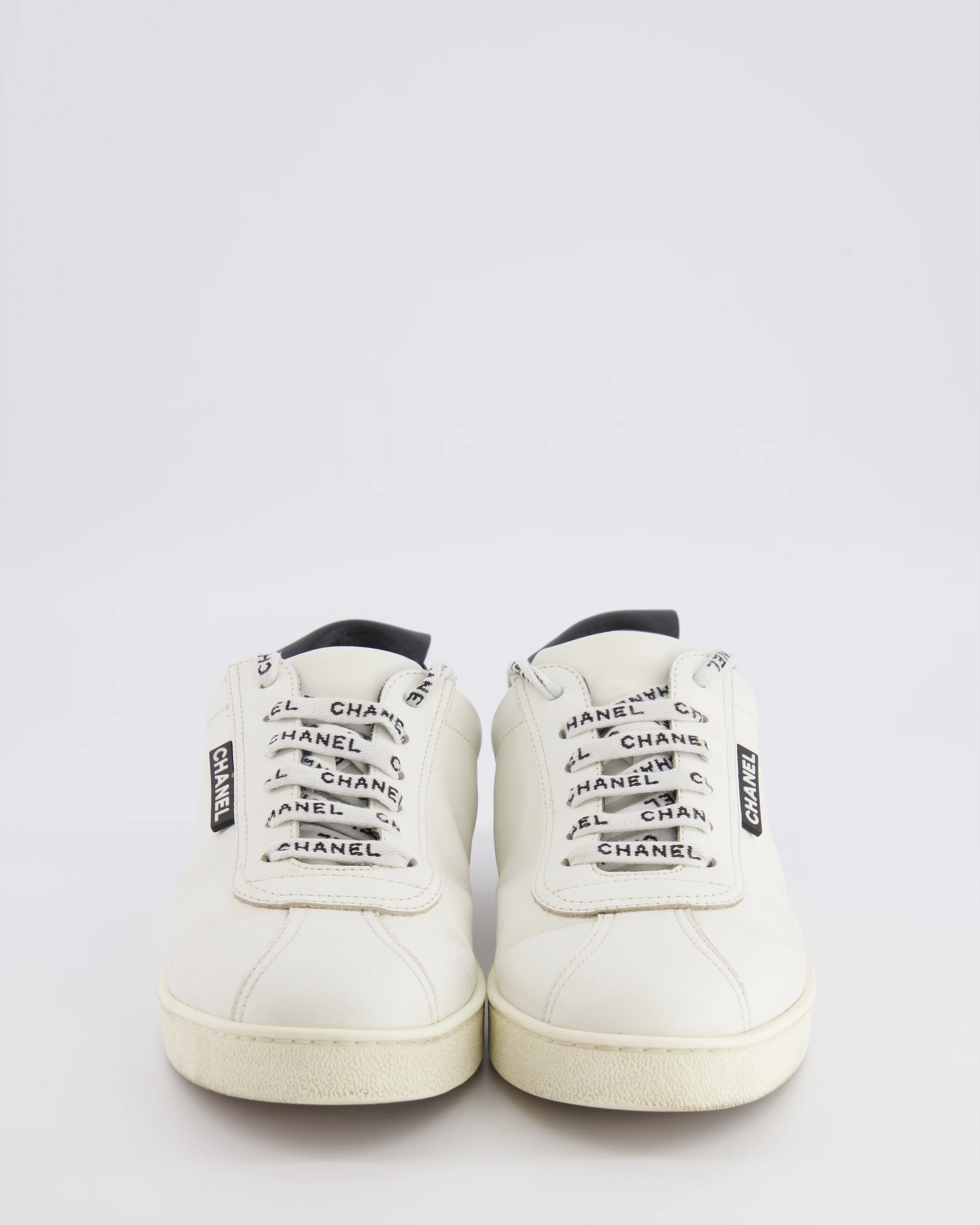Chanel CC Logo Court Trainers in White Leather with Black Details and Back CC Logo Size EU 37.5 - Image 4