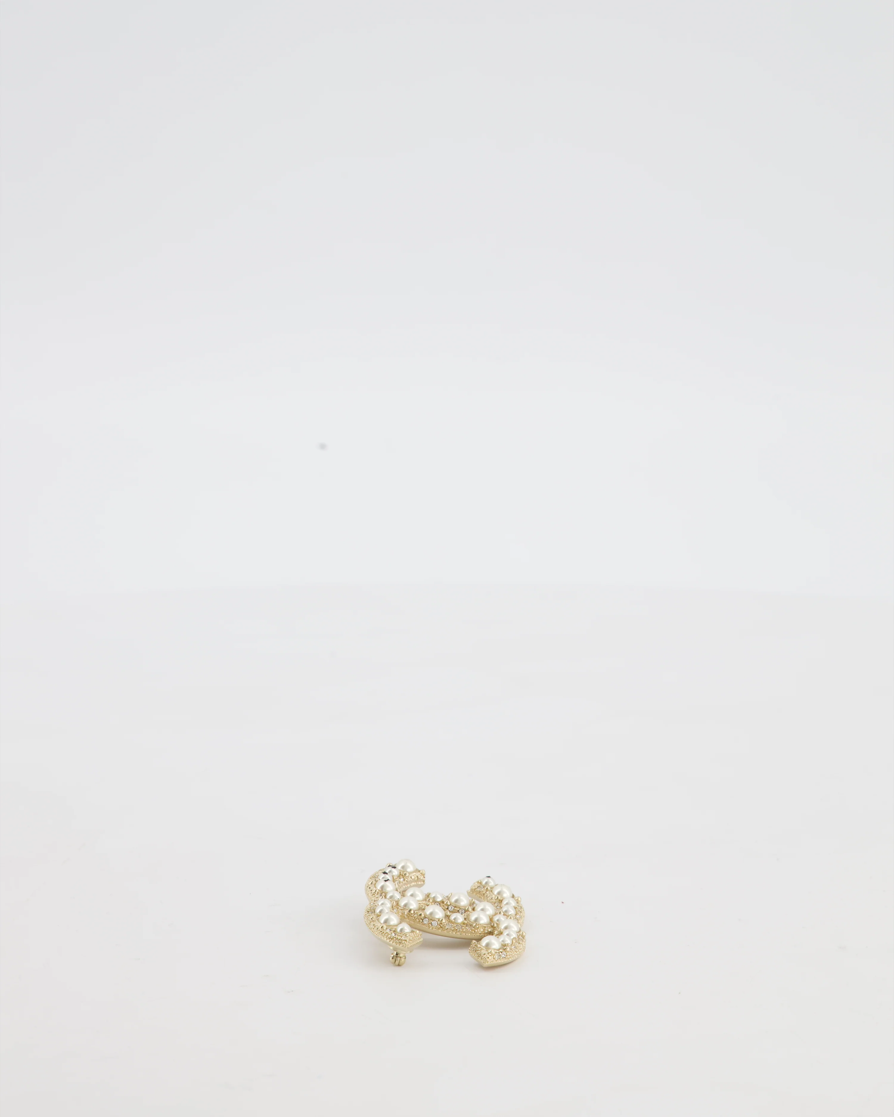 Chanel Champagne Gold CC Brooch with Embellished Pearls Detail - Image 6