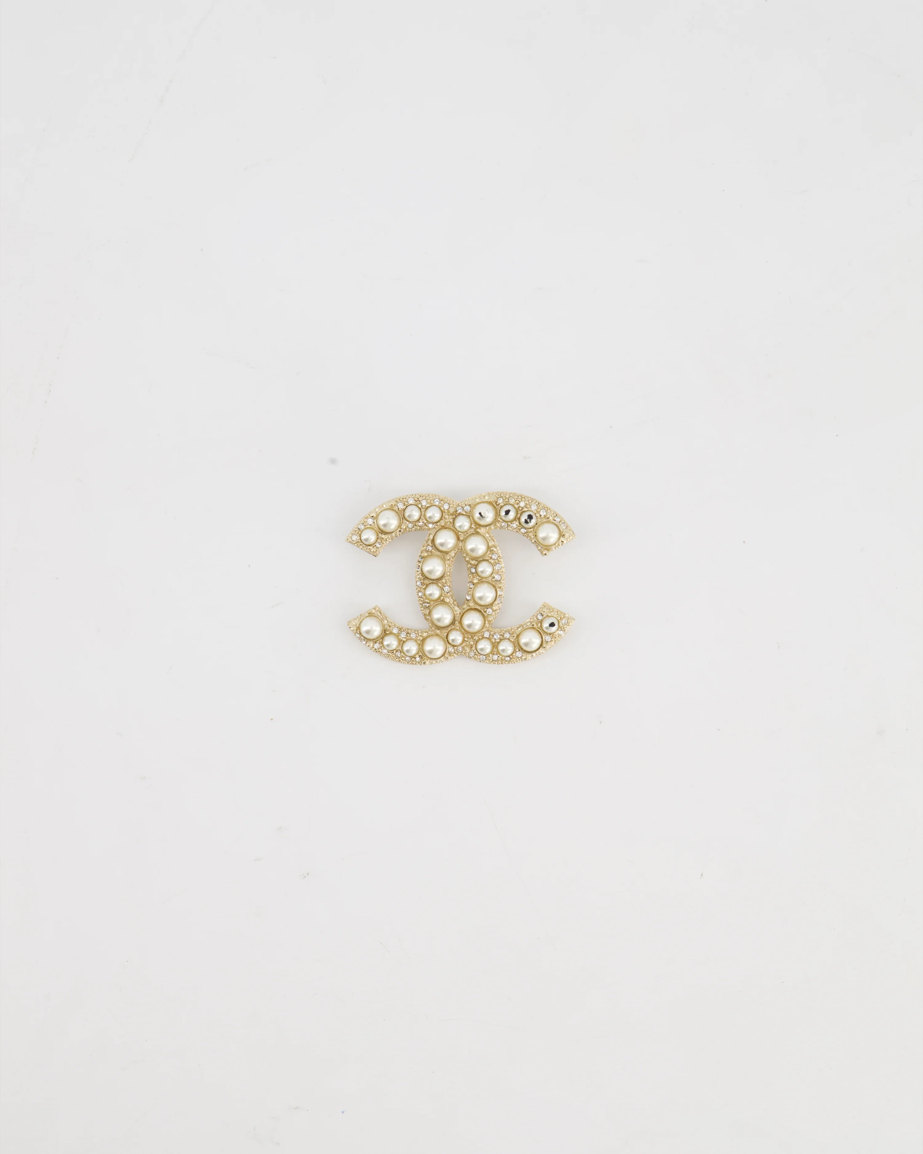 Chanel Champagne Gold CC Brooch with Embellished Pearls Detail - Image 8