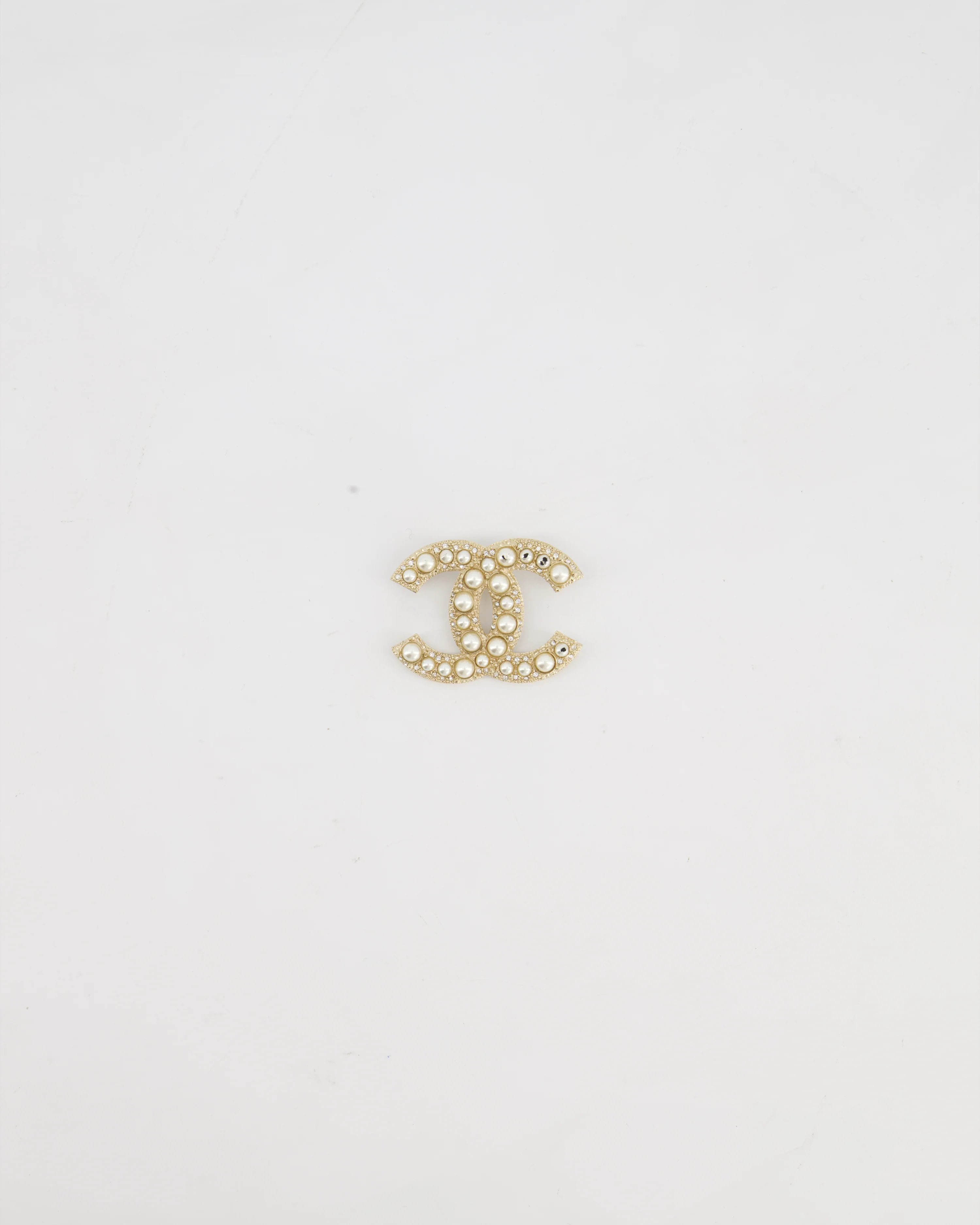 Chanel Champagne Gold CC Brooch with Embellished Pearls Detail - Image 9