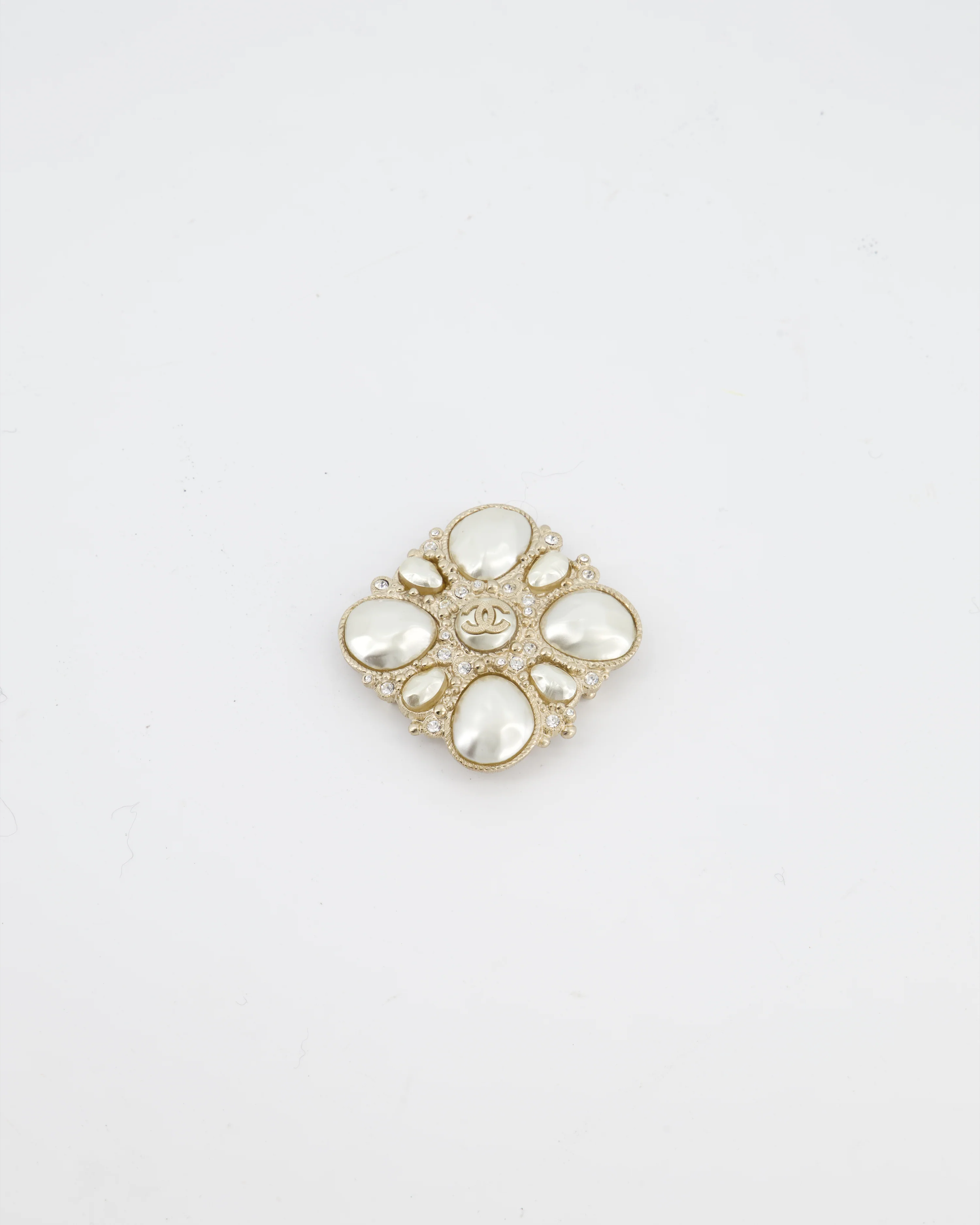 Chanel Champagne Gold Pearl and Crystal Brooch with CC Logo - Image 3