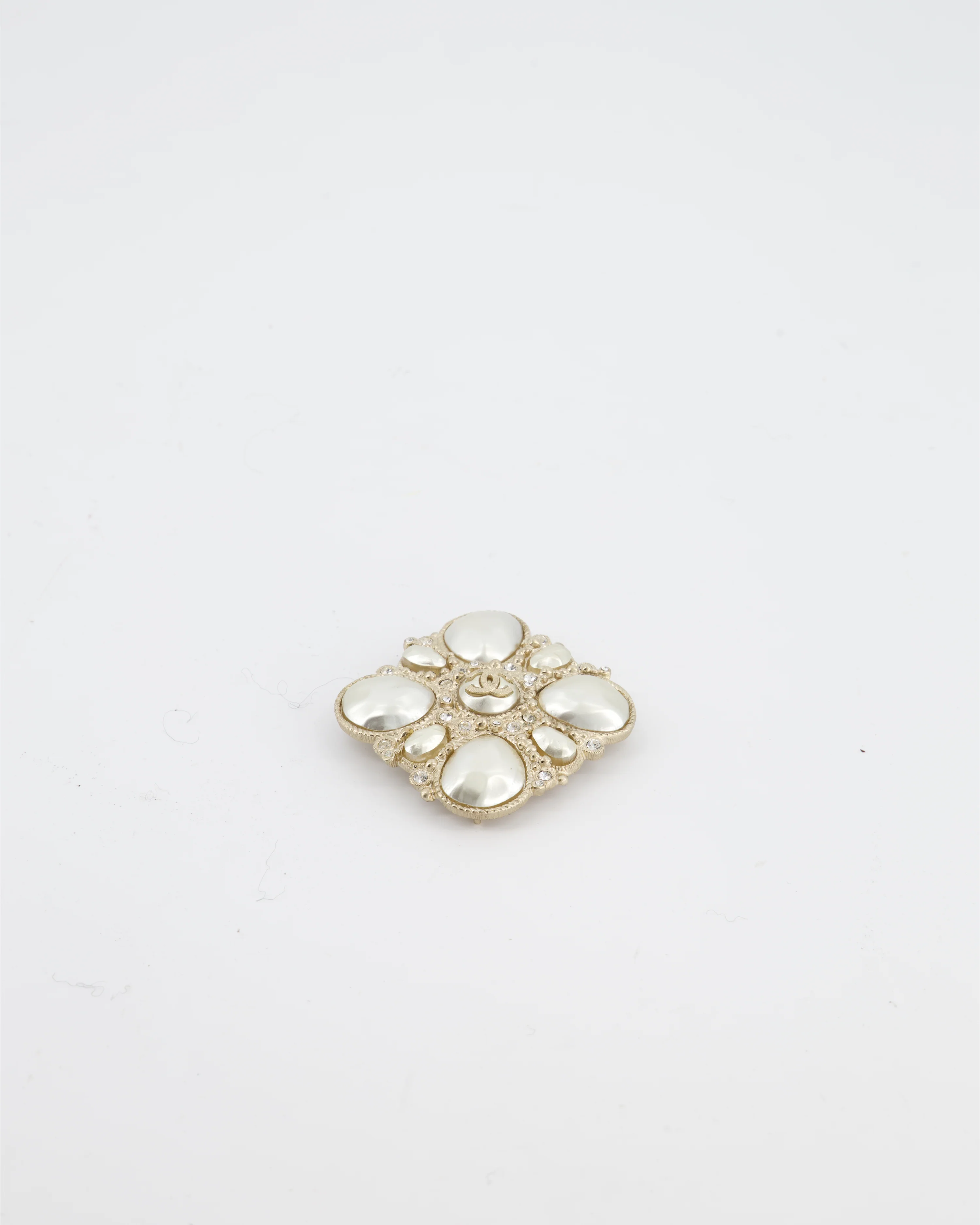 Chanel Champagne Gold Pearl and Crystal Brooch with CC Logo - Image 5
