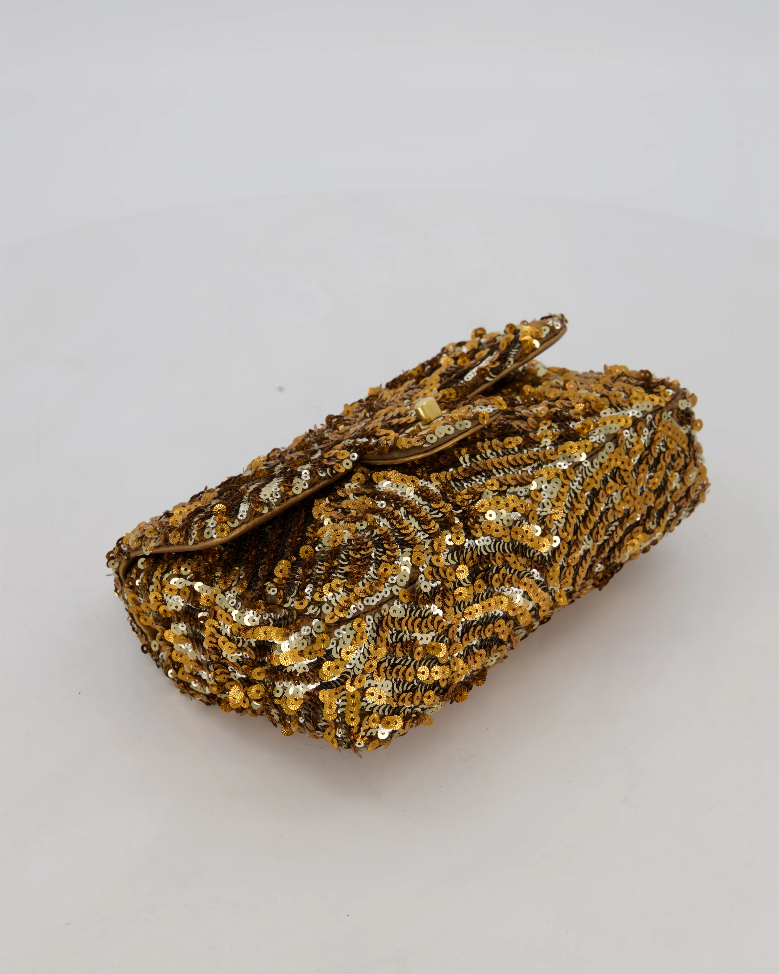Chanel Classic Single Flap Bag in Metallic Gold and Silver Sequin with Gold Hardware - Image 15