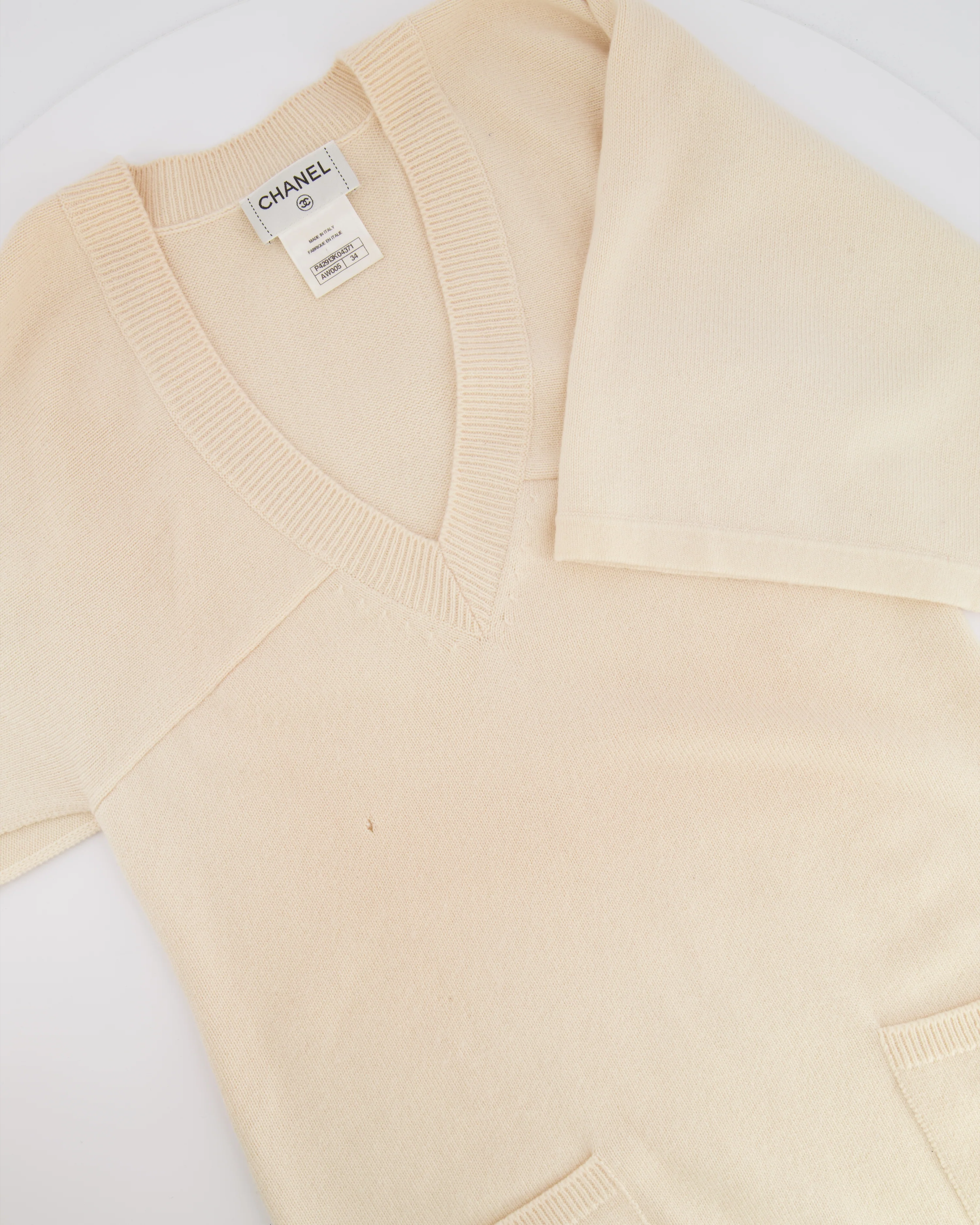 Chanel Cream Cashmere Short-Sleeved V-Neck Jumper with Front Pockets and Back Crystal CC Logo Detail Size FR 34 (UK 6) - Image 7