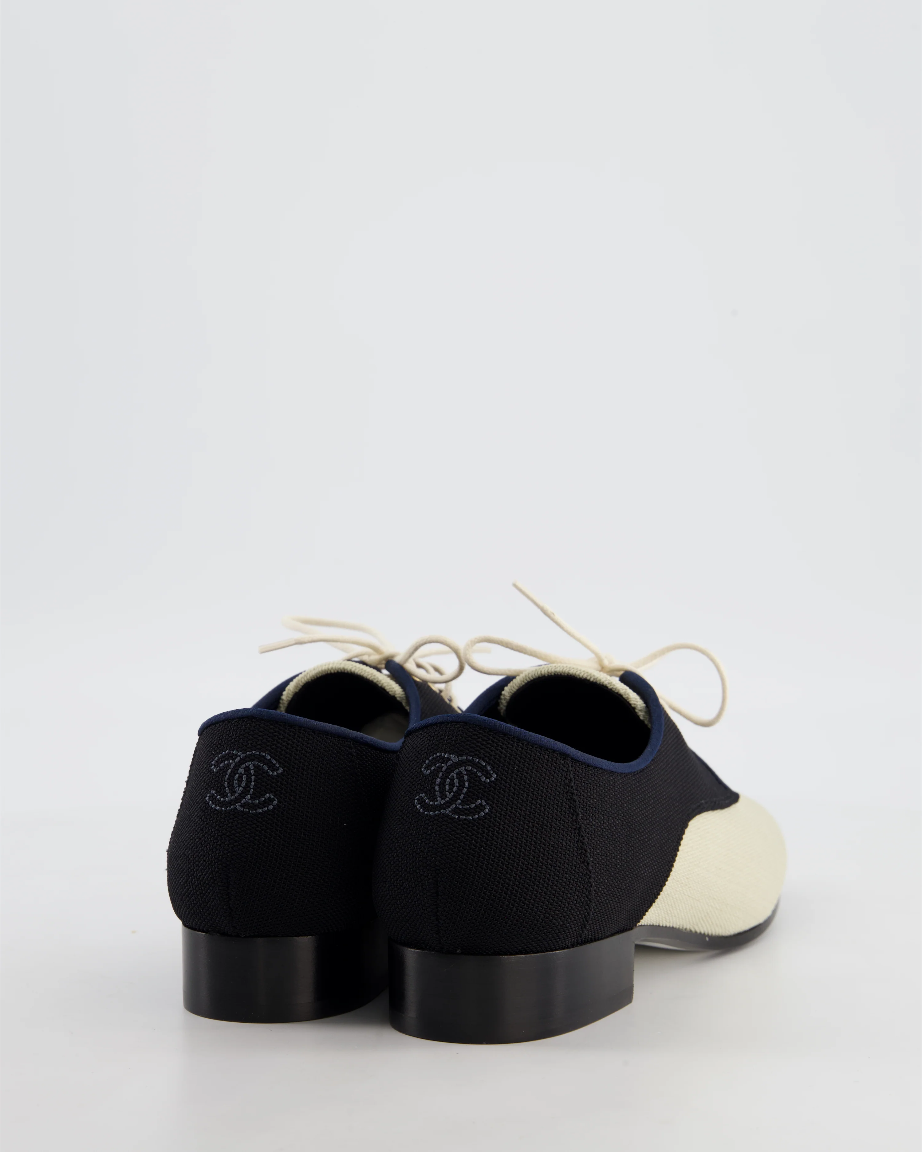 Chanel Cream, Navy & Black Canvas Oxfords Shoes with Interlocking CC Logo Detail Size EU 38 - Image 3