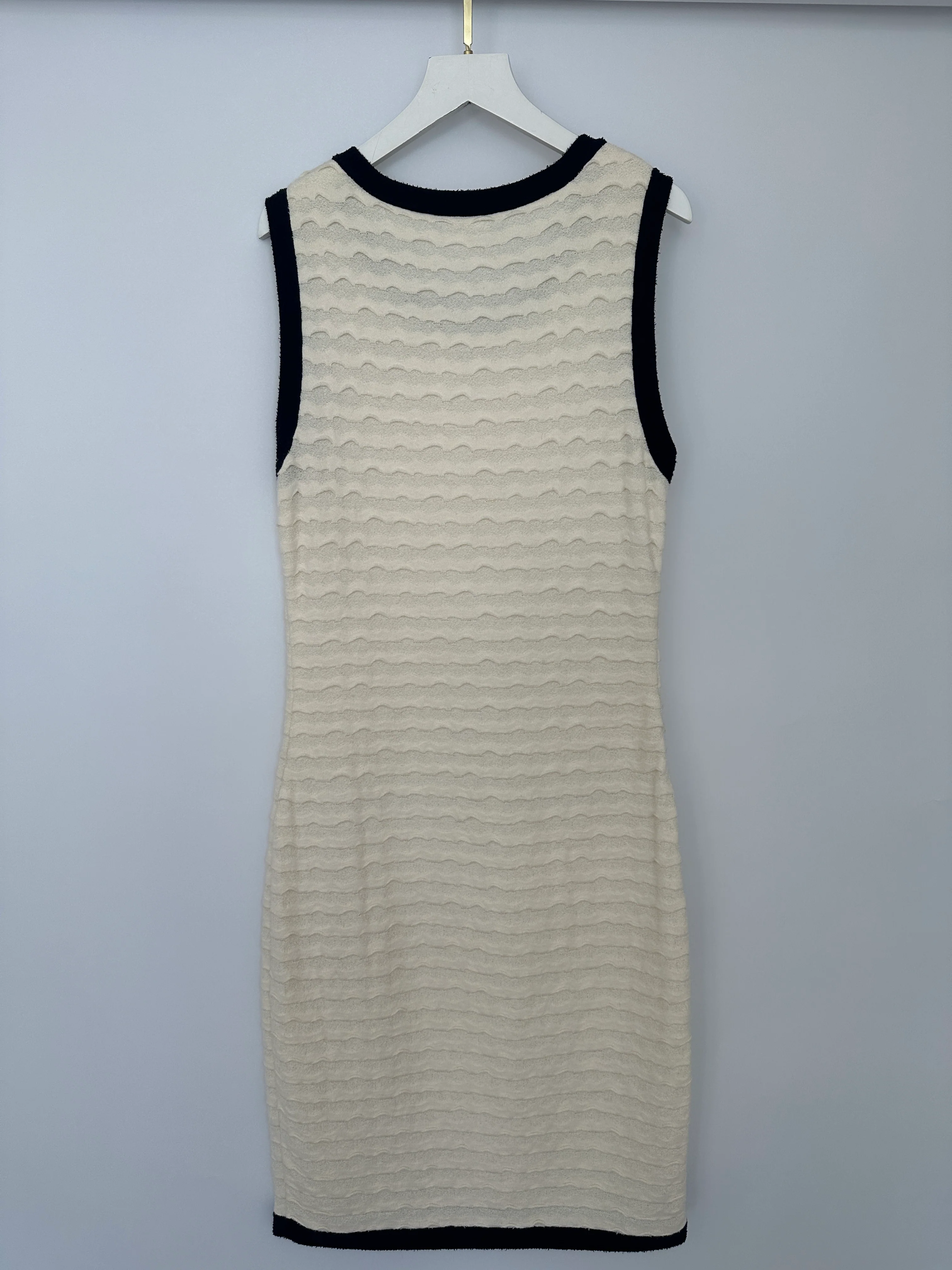 Chanel Cream Sleeveless Midi Dress with Navy Hem and Pocket Detail Size FR 34 (UK 6) - Image 12