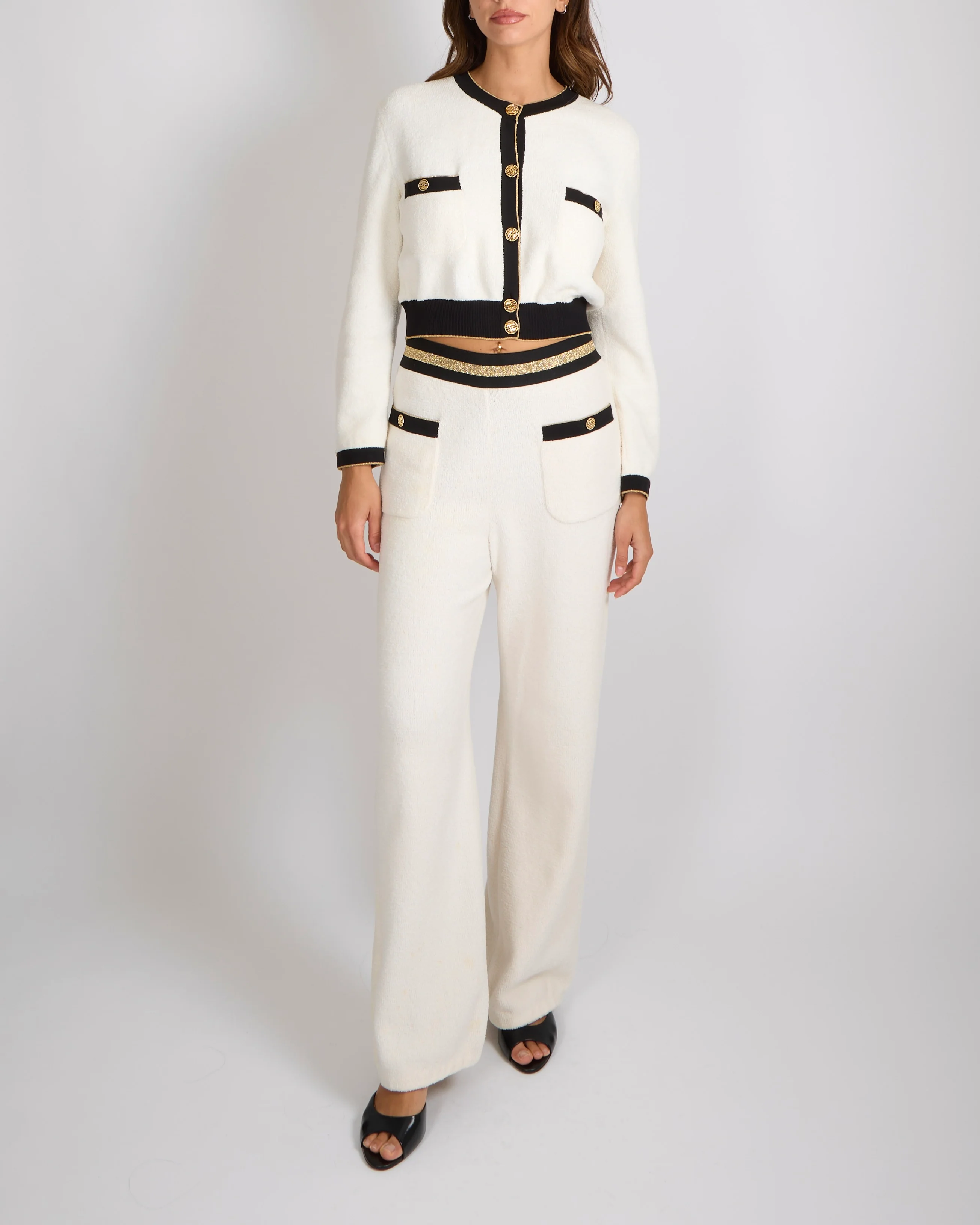 Chanel Cruise 2019 La Pausa Cream Cardigan with Black and Gold Trim and CC Logo Buttons Size FR 38 (UK 10) - Image 2