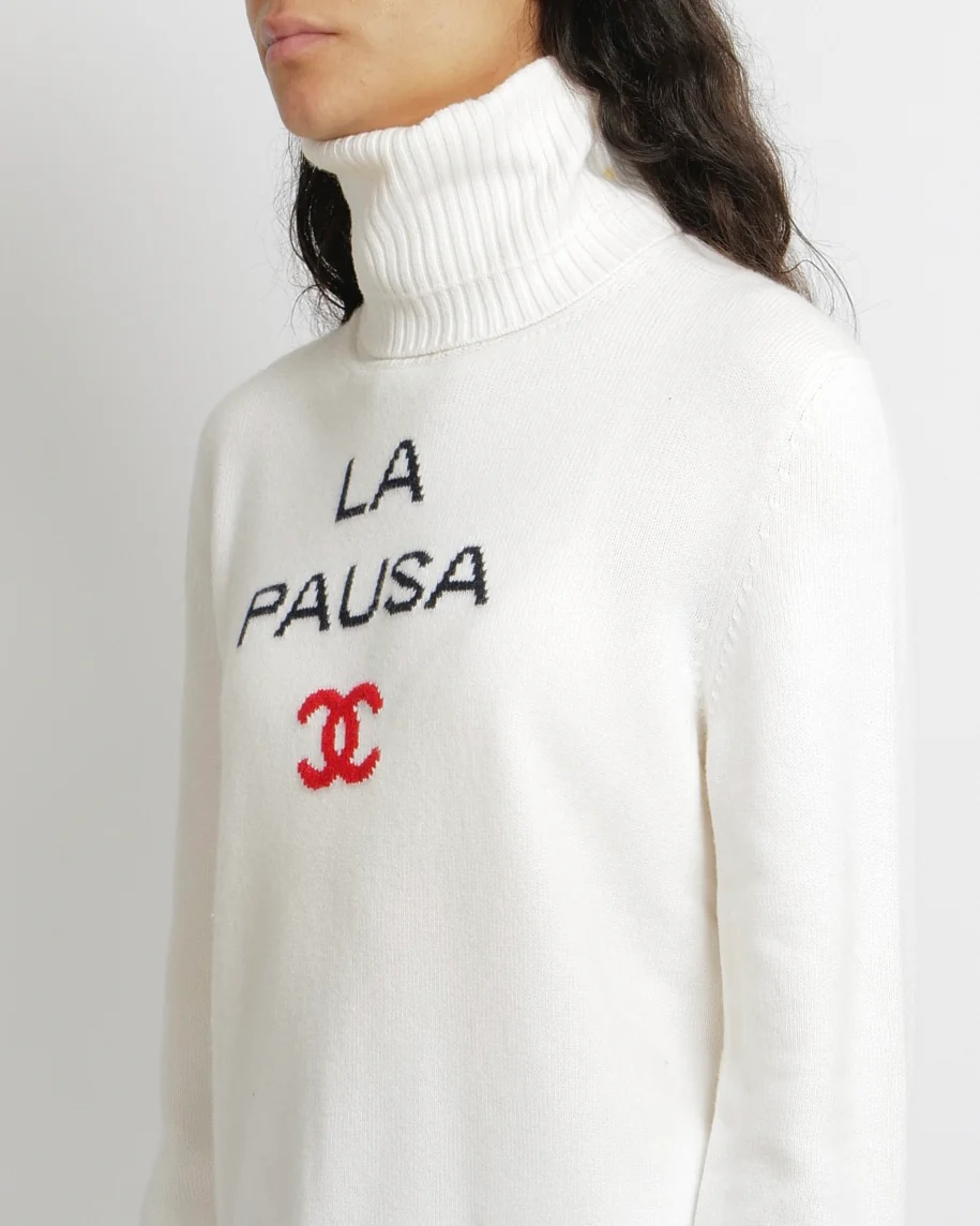Chanel Cruise 2019 White Cashmere La Pausa High-Neck Jumper with Black Logo Print and Red CC Logo Size FR 40 (UK 12) - Image 4
