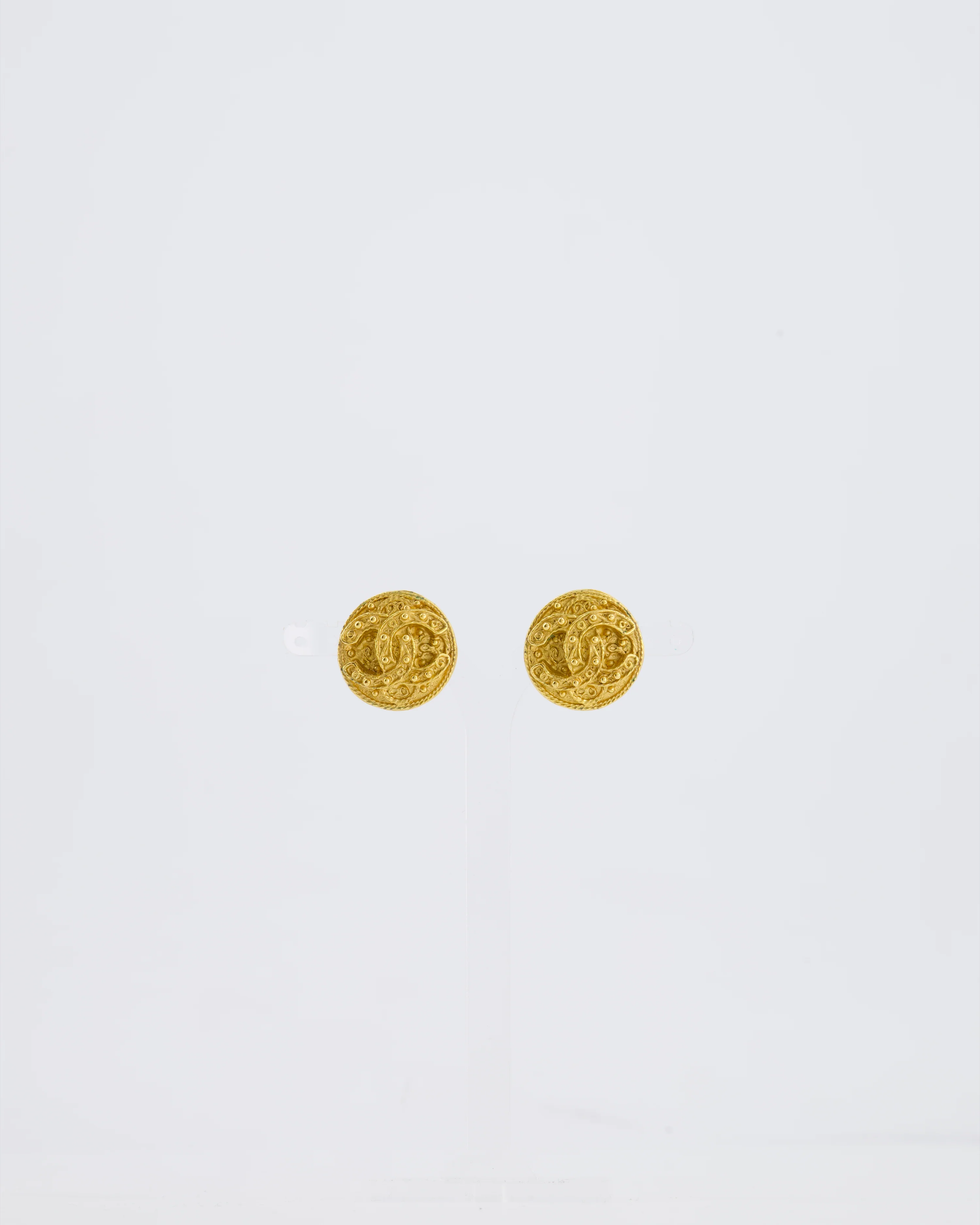 Chanel Coco Mark Vintage CC Textured Clip-On Earrings - Image 2