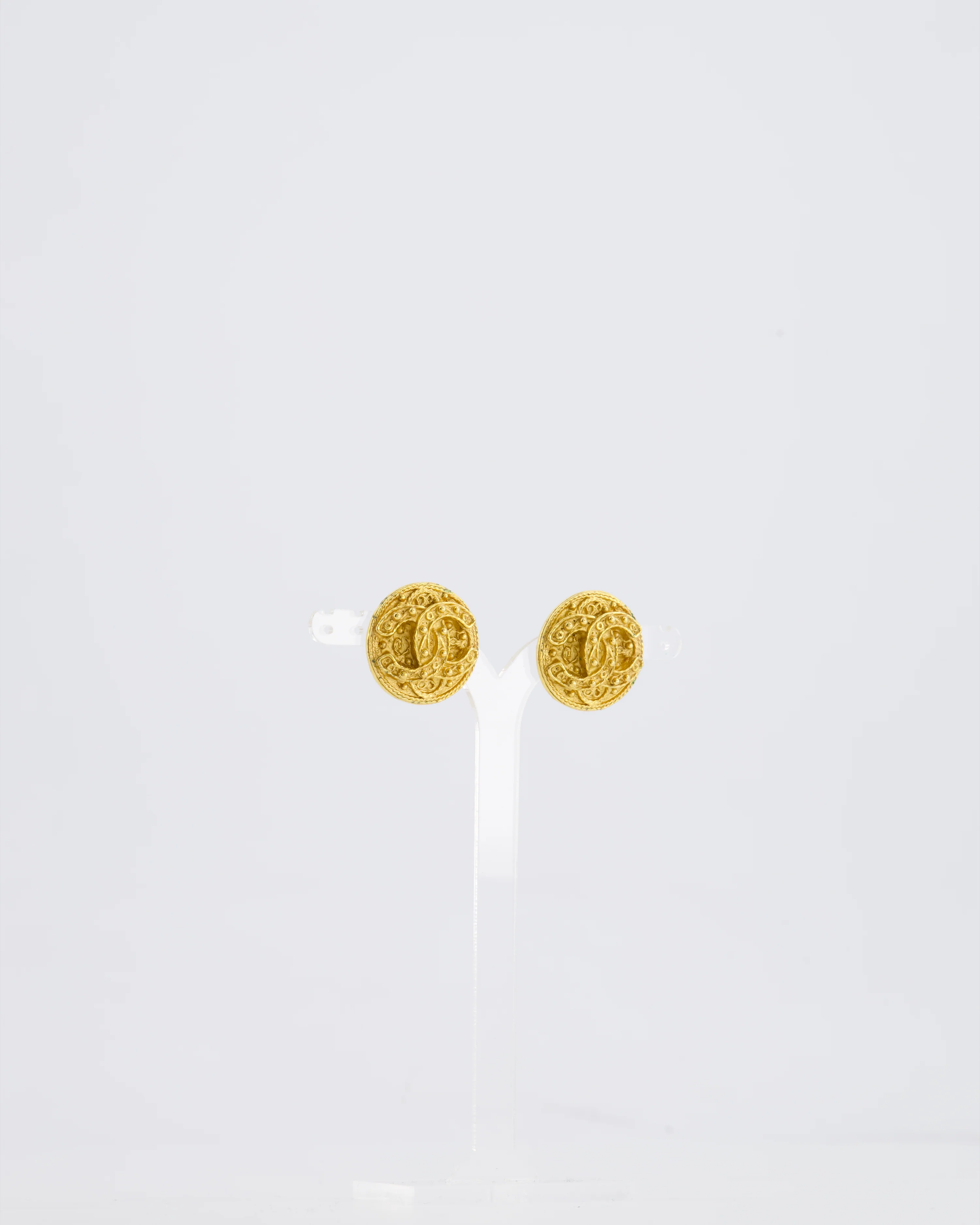 Chanel Coco Mark Vintage CC Textured Clip-On Earrings - Image 3