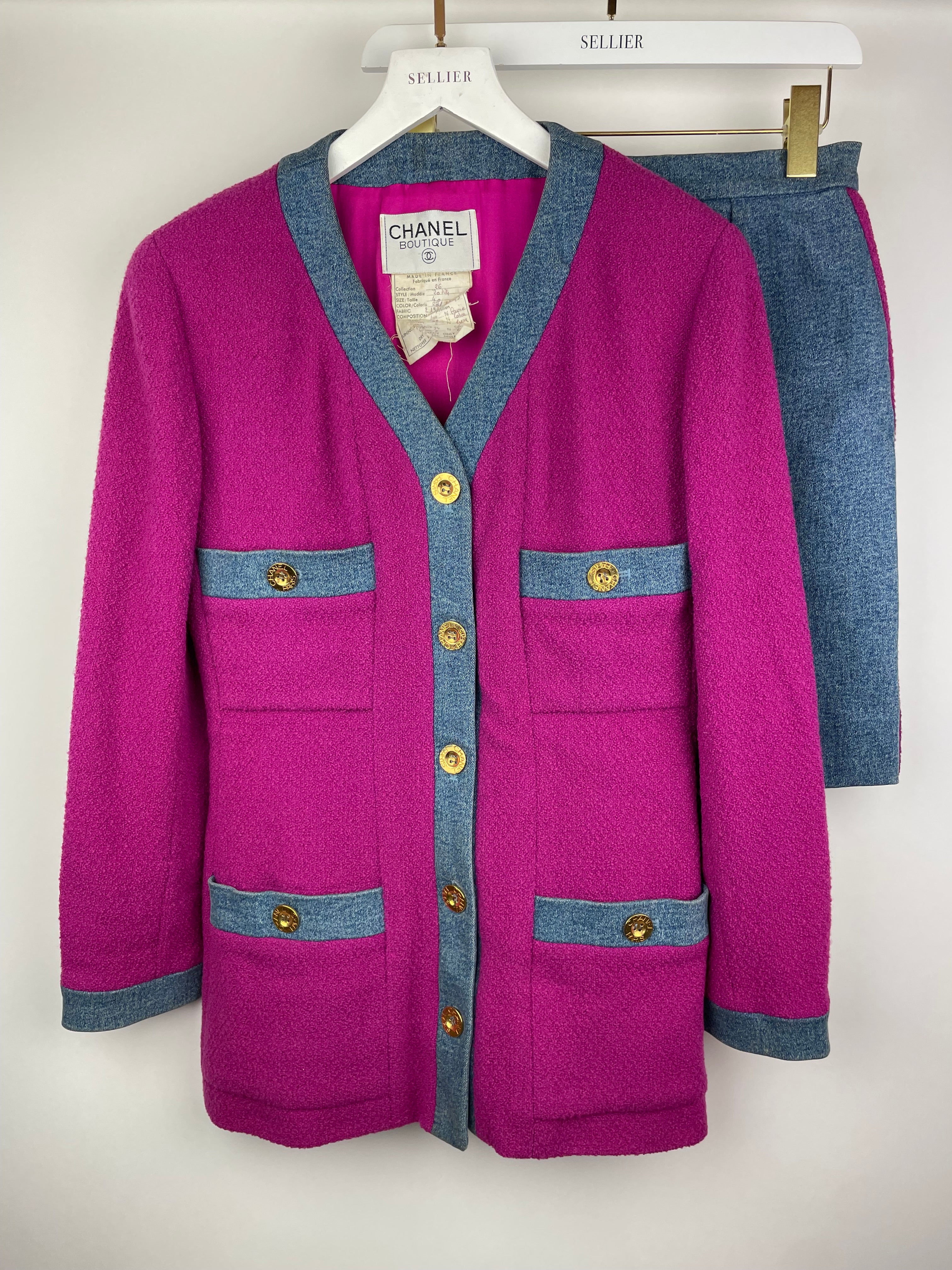 Chanel Fuchsia Pink Tweed Longline Blazer and Mini Skirt Set with Denim Trim & Gold Logo Button Detail Size FR 40 (UK 12) - Image 13