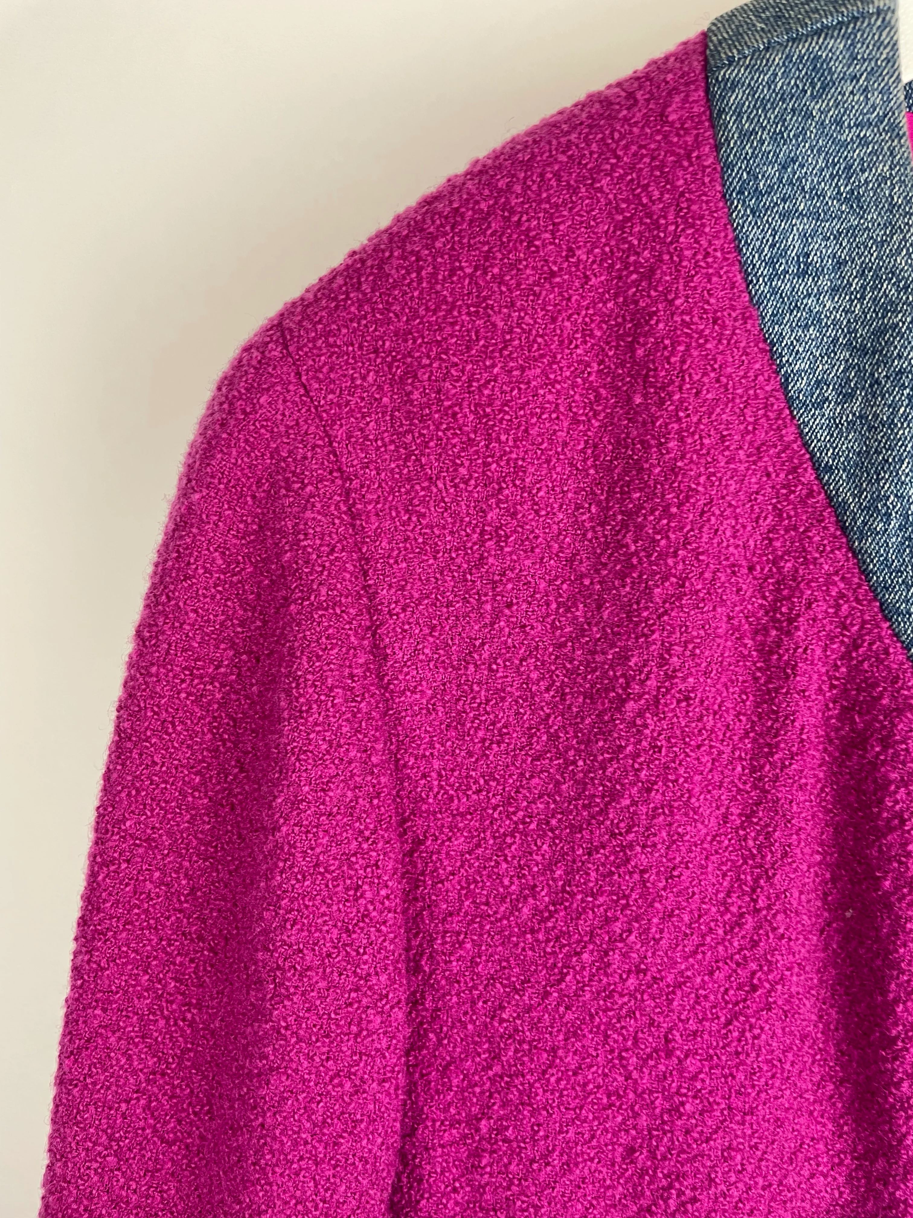 Chanel Fuchsia Pink Tweed Longline Blazer and Mini Skirt Set with Denim Trim & Gold Logo Button Detail Size FR 40 (UK 12) - Image 16