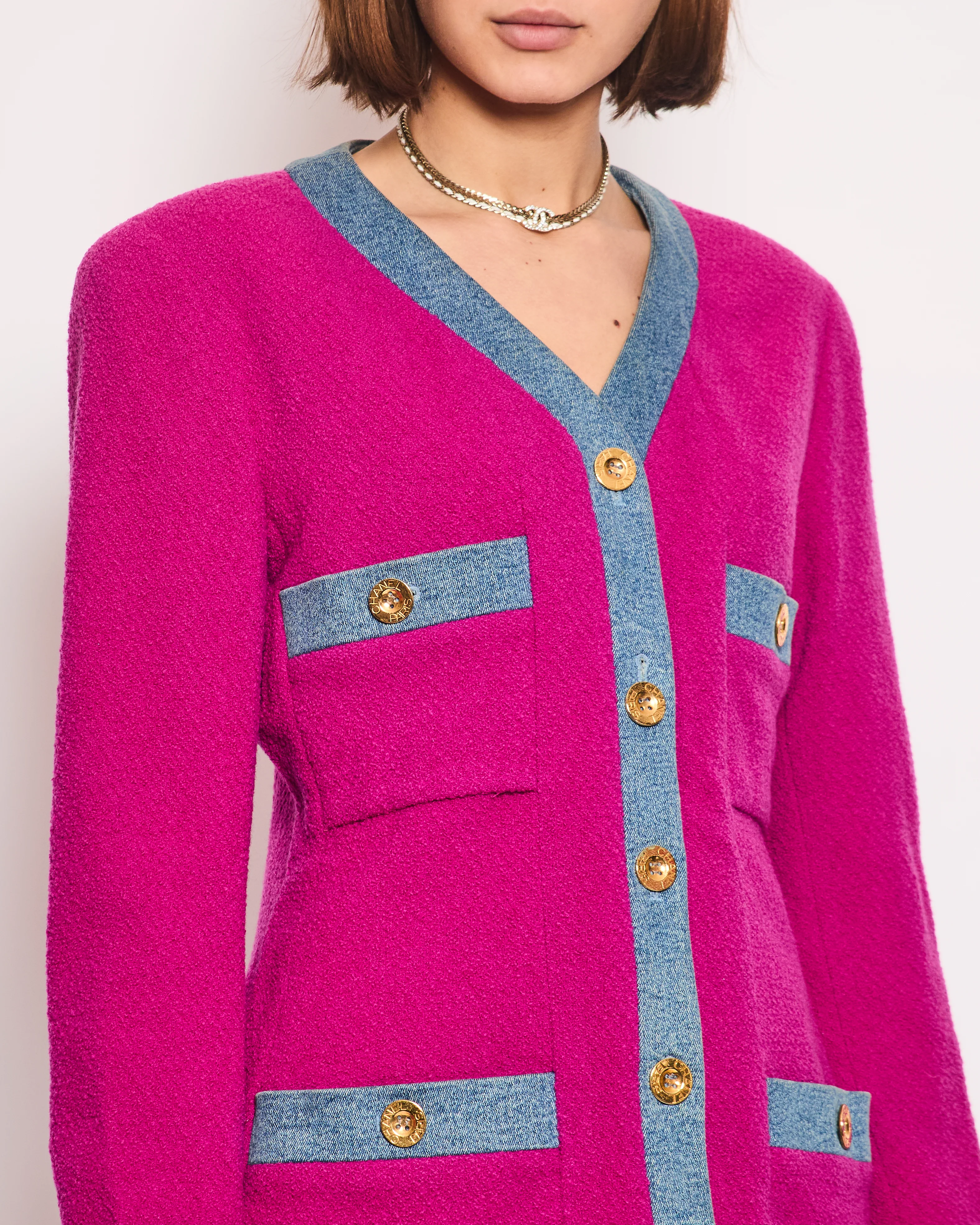 Chanel Fuchsia Pink Tweed Longline Blazer and Mini Skirt Set with Denim Trim & Gold Logo Button Detail Size FR 40 (UK 12) - Image 4