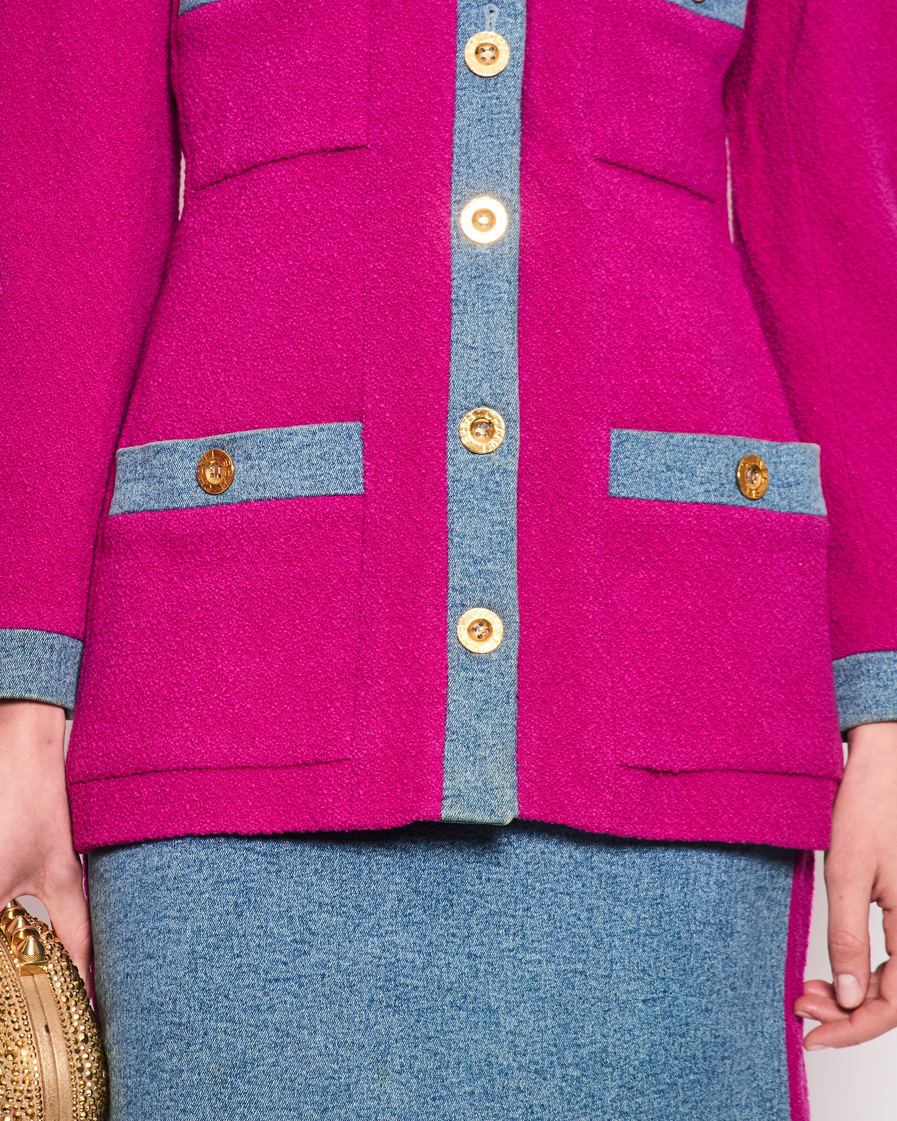 Chanel Fuchsia Pink Tweed Longline Blazer and Mini Skirt Set with Denim Trim & Gold Logo Button Detail Size FR 40 (UK 12) - Image 5