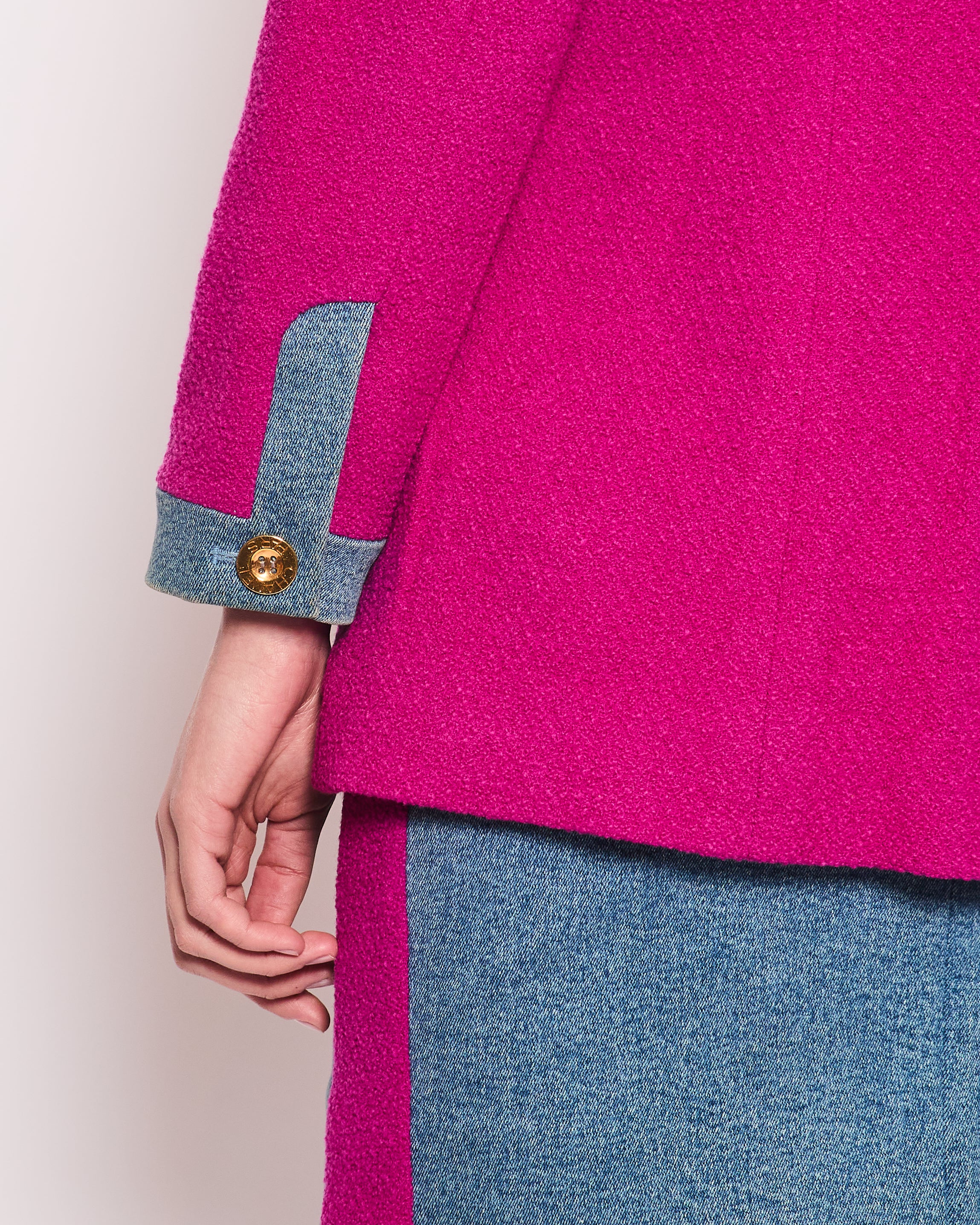Chanel Fuchsia Pink Tweed Longline Blazer and Mini Skirt Set with Denim Trim & Gold Logo Button Detail Size FR 40 (UK 12) - Image 6