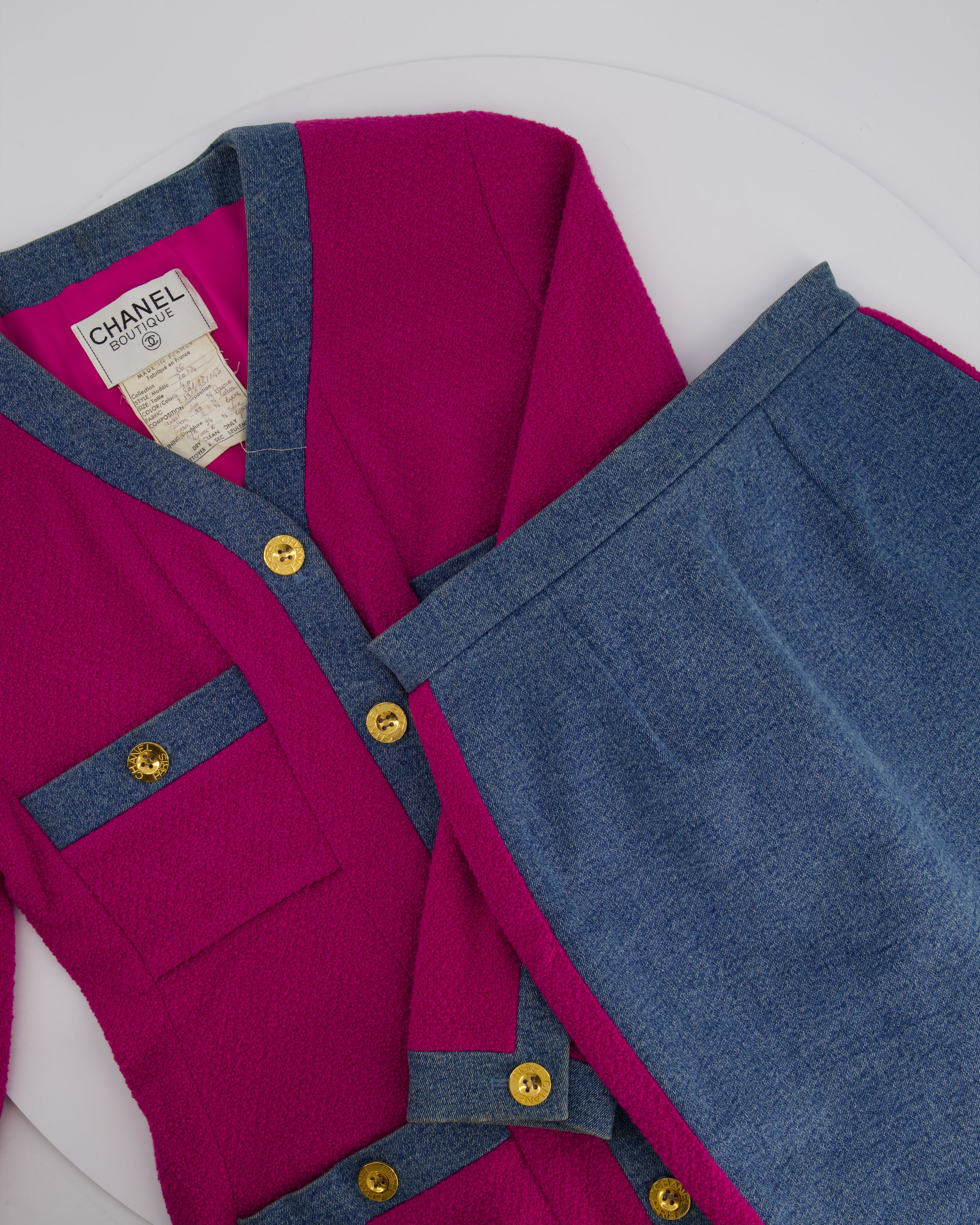 Chanel Fuchsia Pink Tweed Longline Blazer and Mini Skirt Set with Denim Trim & Gold Logo Button Detail Size FR 40 (UK 12) - Image 7