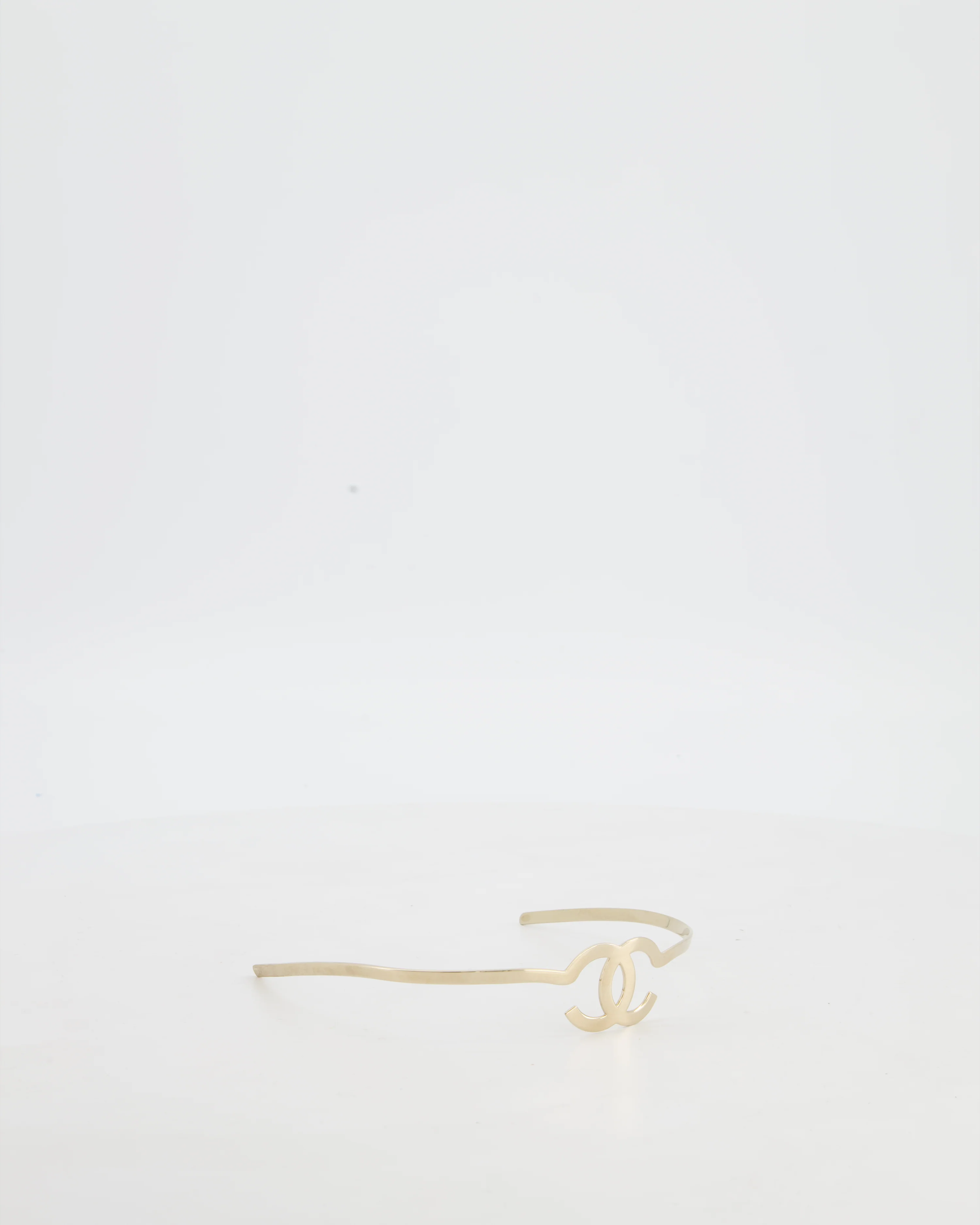 Chanel Champagne Gold Interlocking CC Metal Headband - Image 3