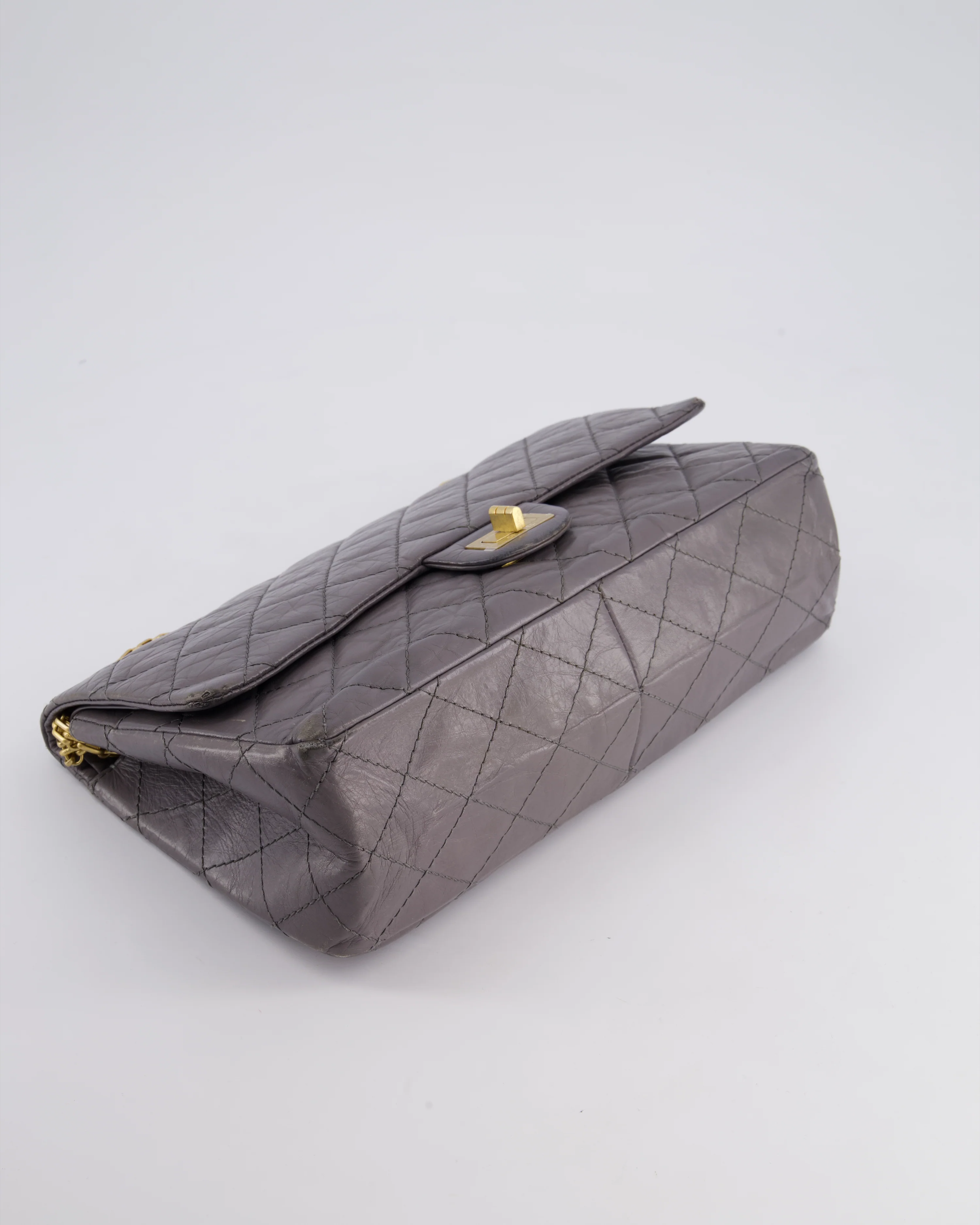 Chanel Grey Medium Reissue 2.55 Double Flap Bag in Quilted Crumpled Calfskin with Aged Gold Hardware - Image 17