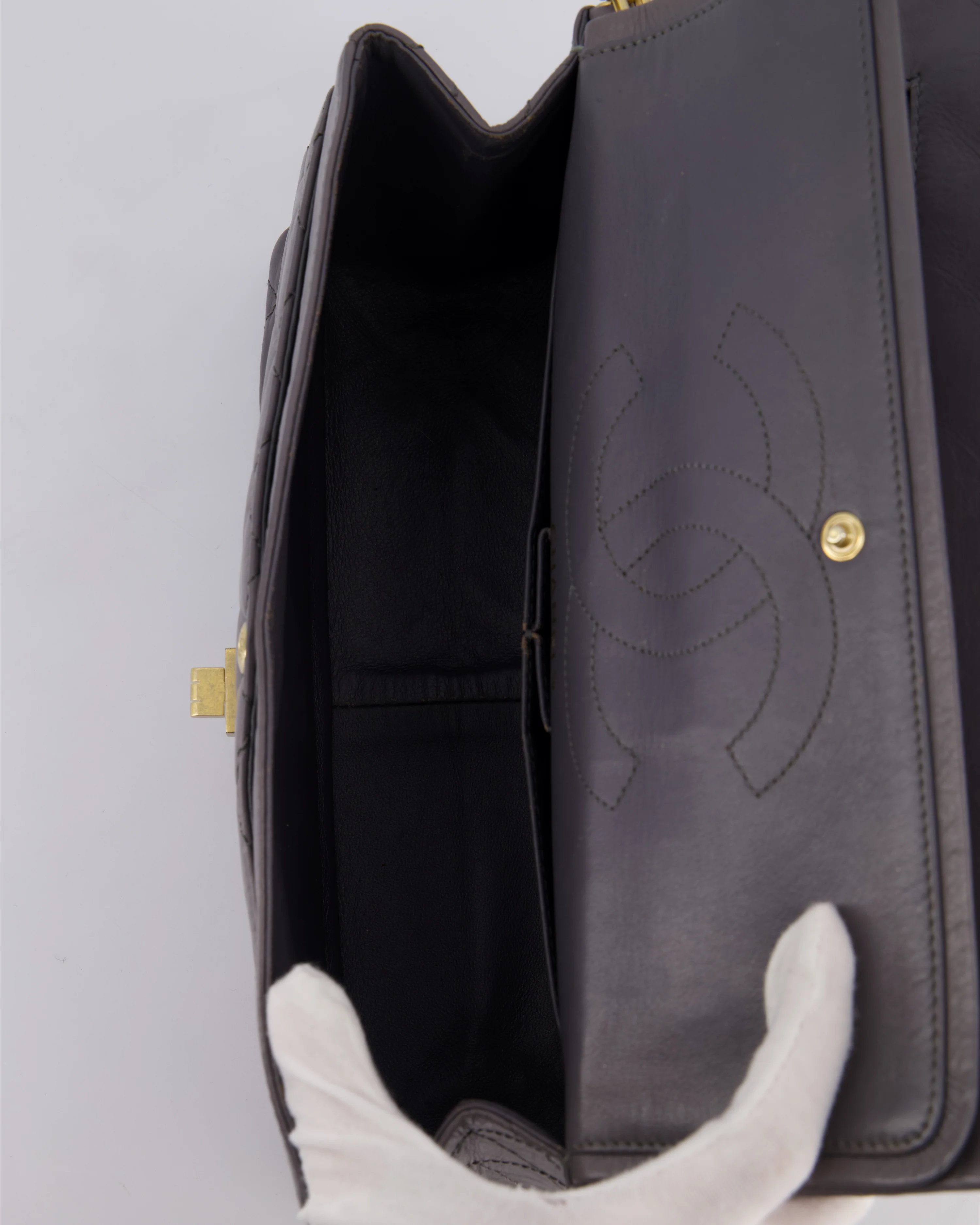 Chanel Grey Medium Reissue 2.55 Double Flap Bag in Quilted Crumpled Calfskin with Aged Gold Hardware - Image 20