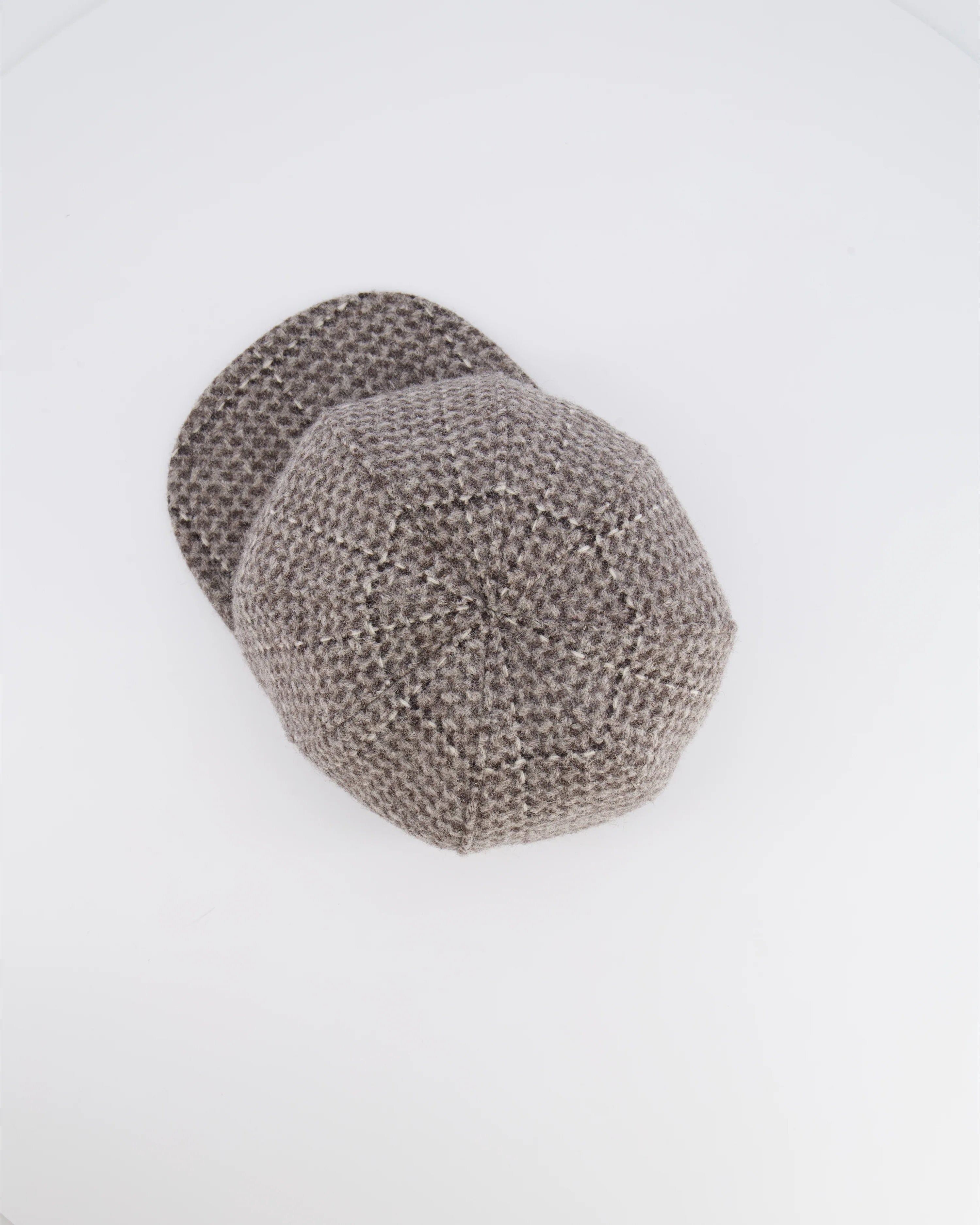Chanel Grey Wool Tweed Newsboy Hat with Silver CC Logo Detail and Elasticated Back One Size - Image 3