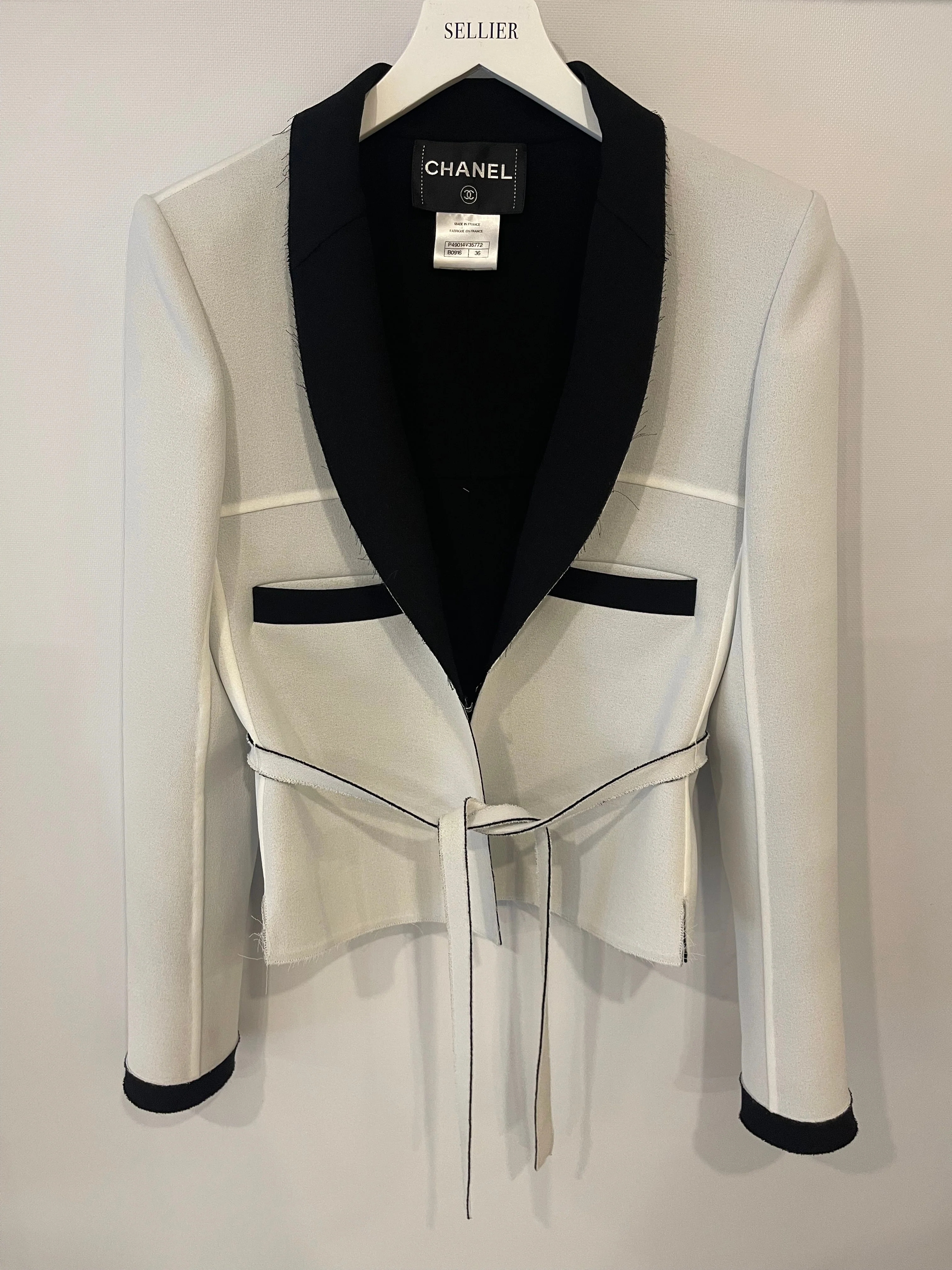 Chanel Light Grey and Black Belted Blazer Jacket with CC Logo Buttons Size FR 36 (UK 8) - Image 10