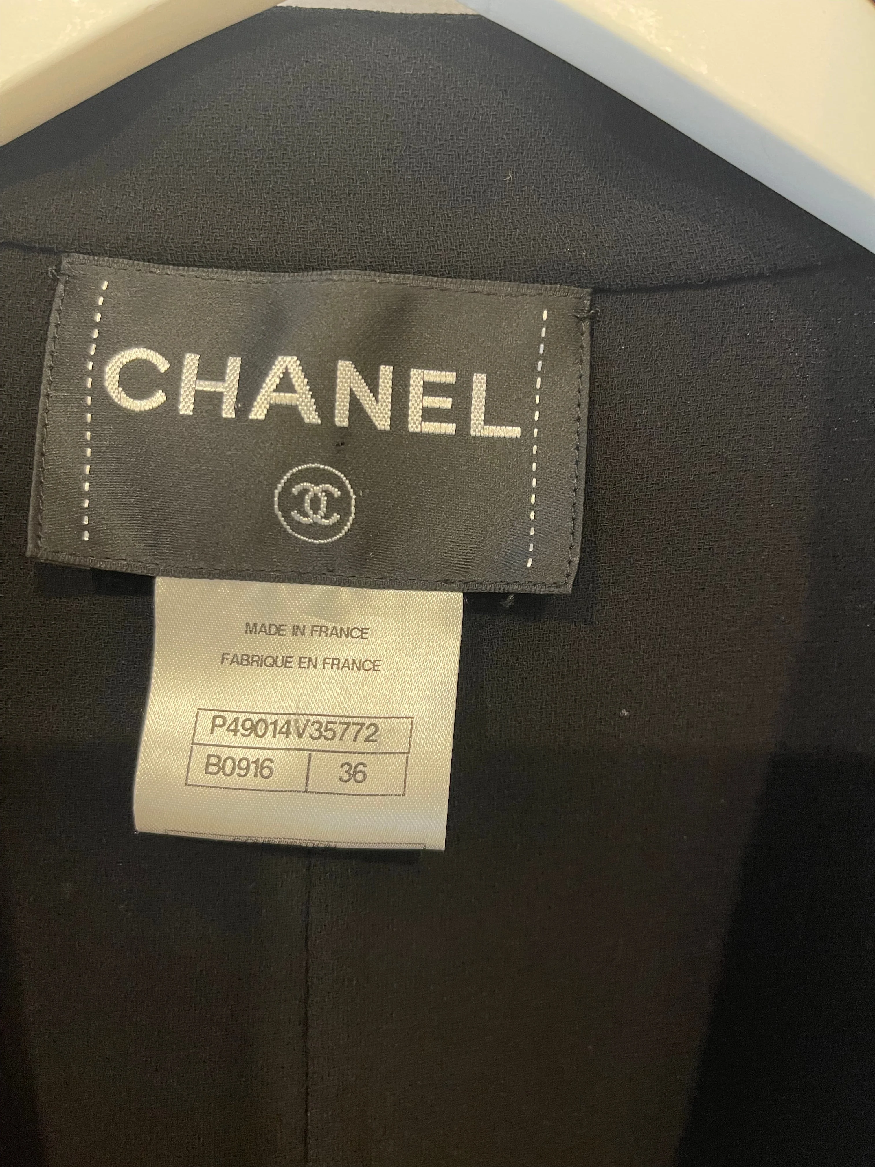 Chanel Light Grey and Black Belted Blazer Jacket with CC Logo Buttons Size FR 36 (UK 8) - Image 13