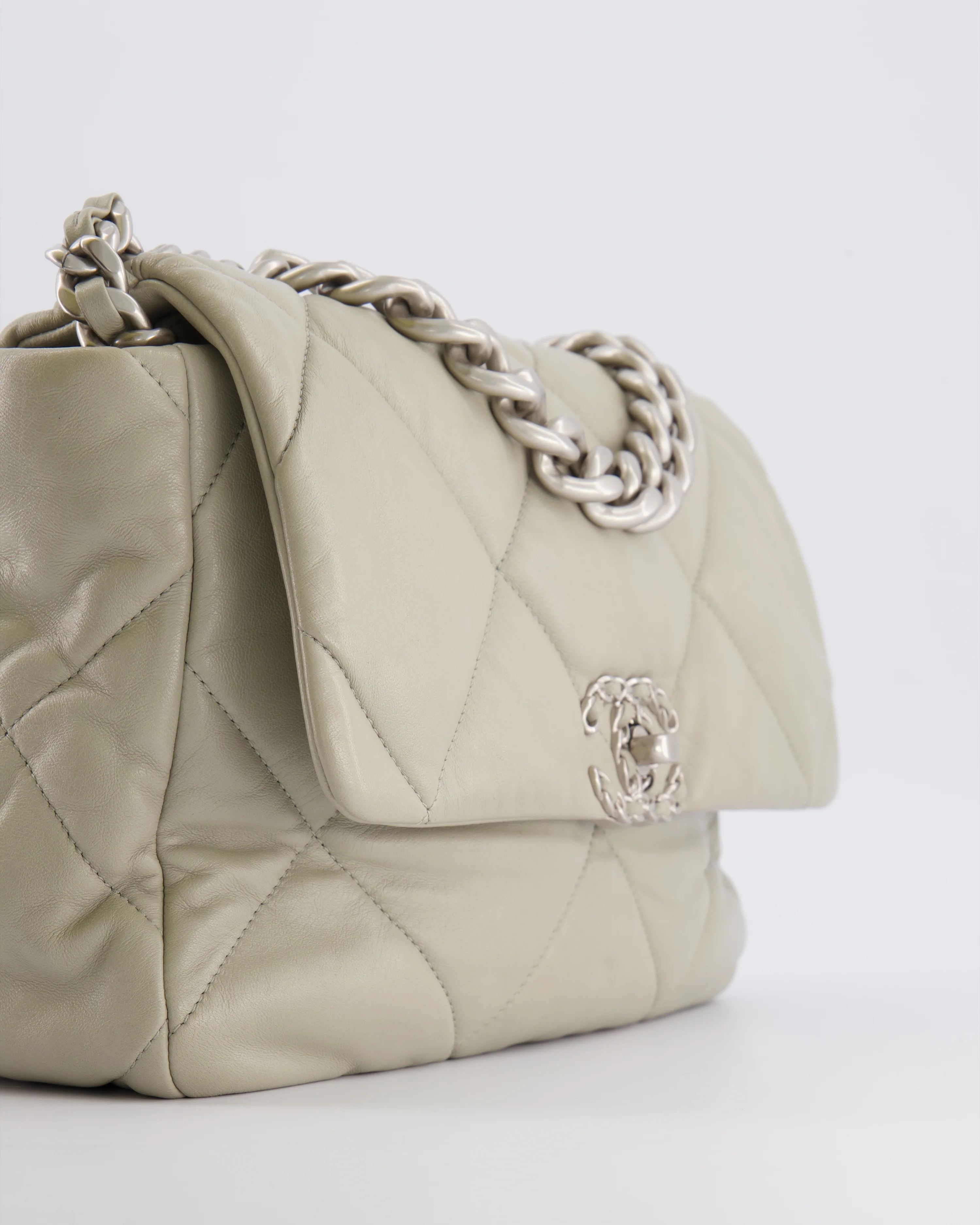 Chanel Light Grey Medium 19 Bag in Quilted Goatskin Leather with Mixed Hardware - Image 11