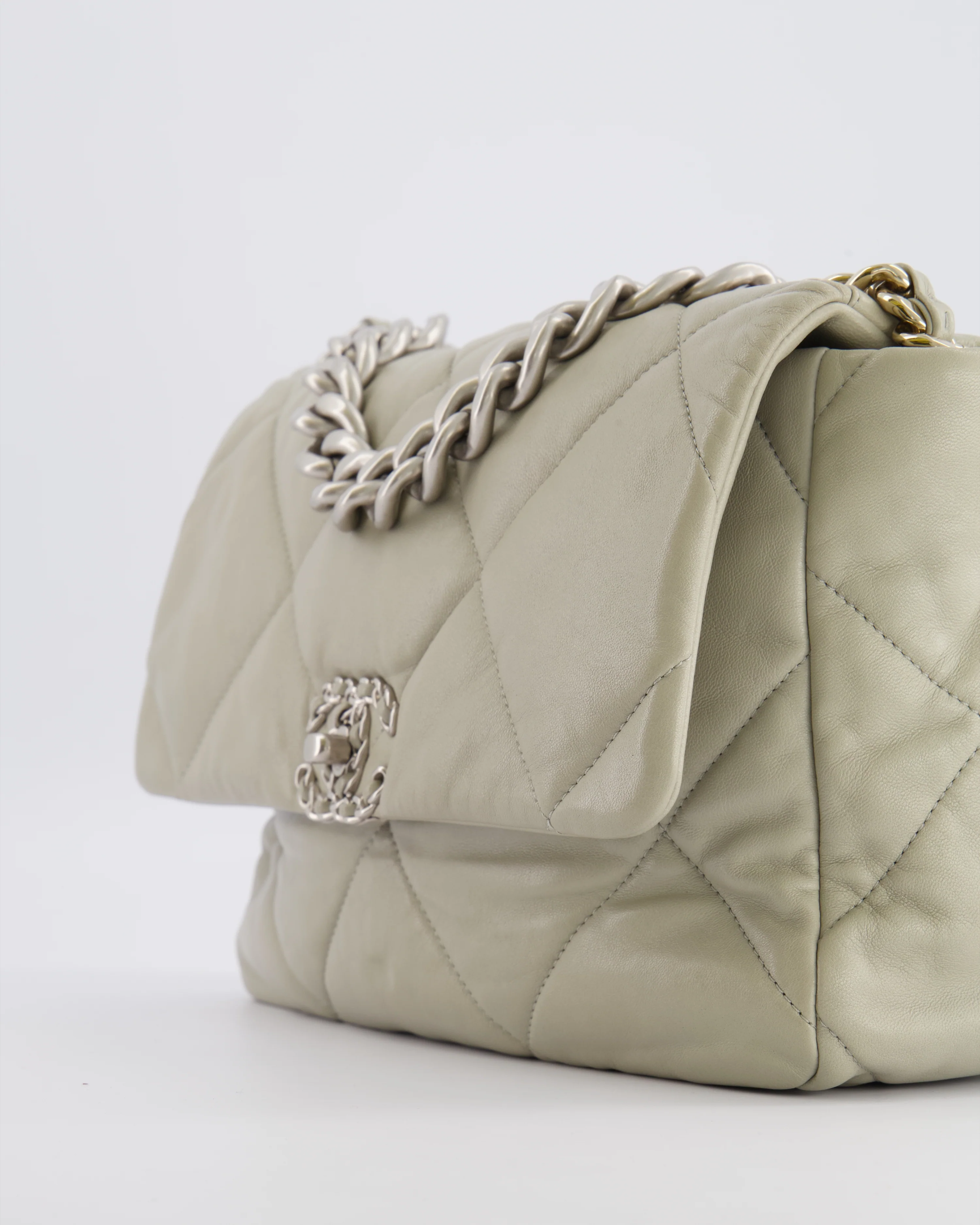 Chanel Light Grey Medium 19 Bag in Quilted Goatskin Leather with Mixed Hardware - Image 12