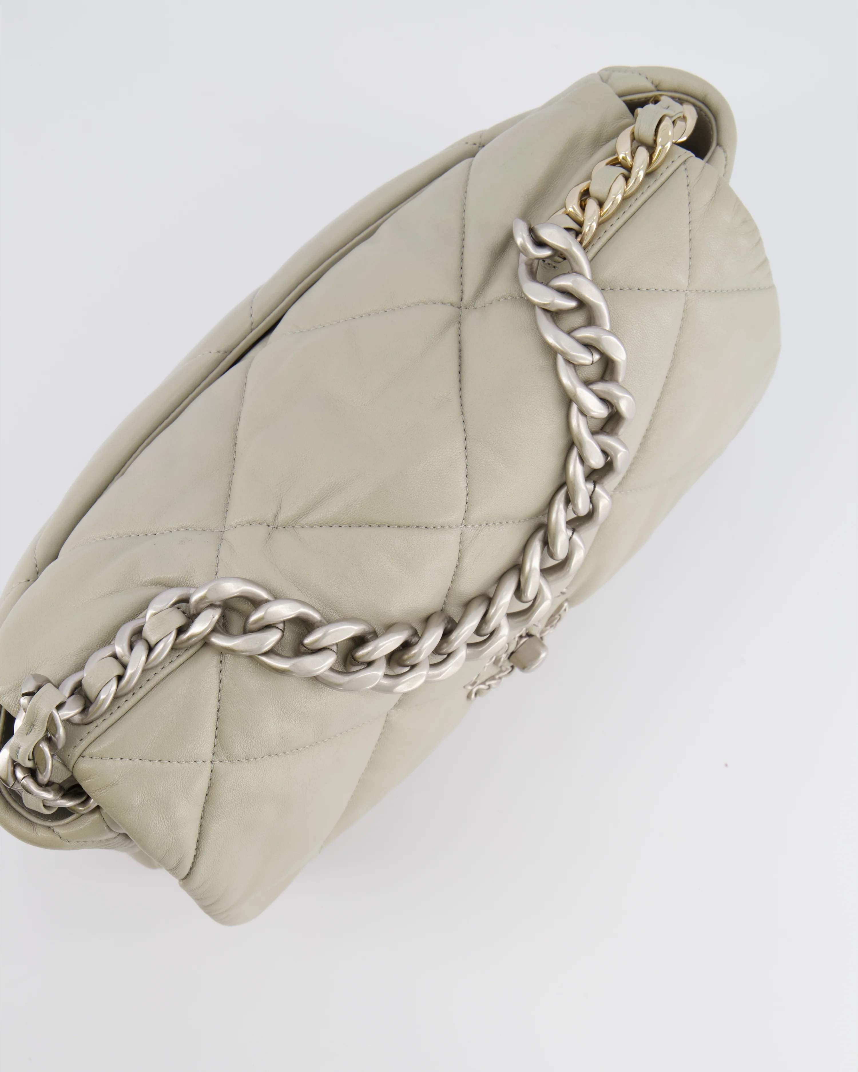 Chanel Light Grey Medium 19 Bag in Quilted Goatskin Leather with Mixed Hardware - Image 15