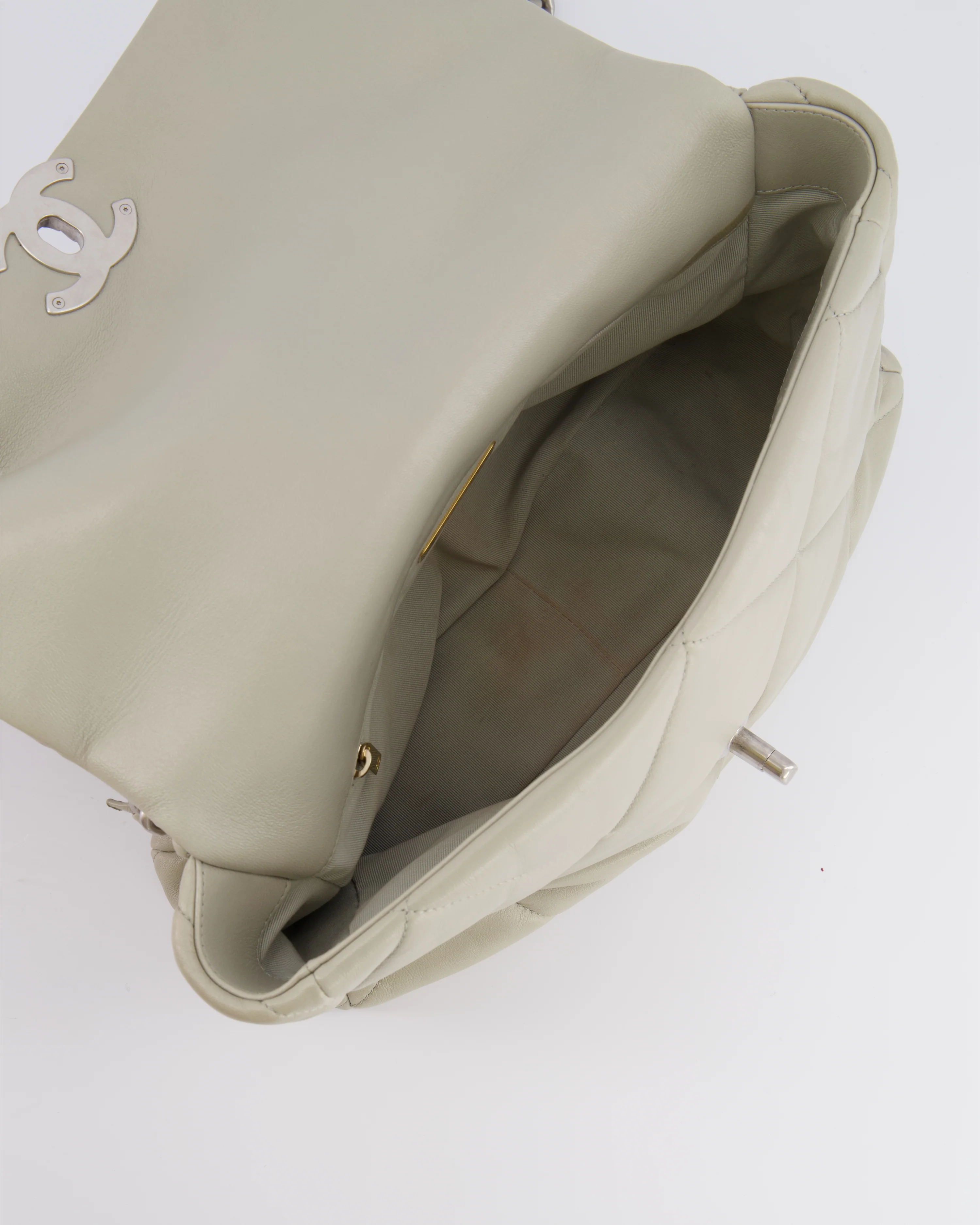 Chanel Light Grey Medium 19 Bag in Quilted Goatskin Leather with Mixed Hardware - Image 16