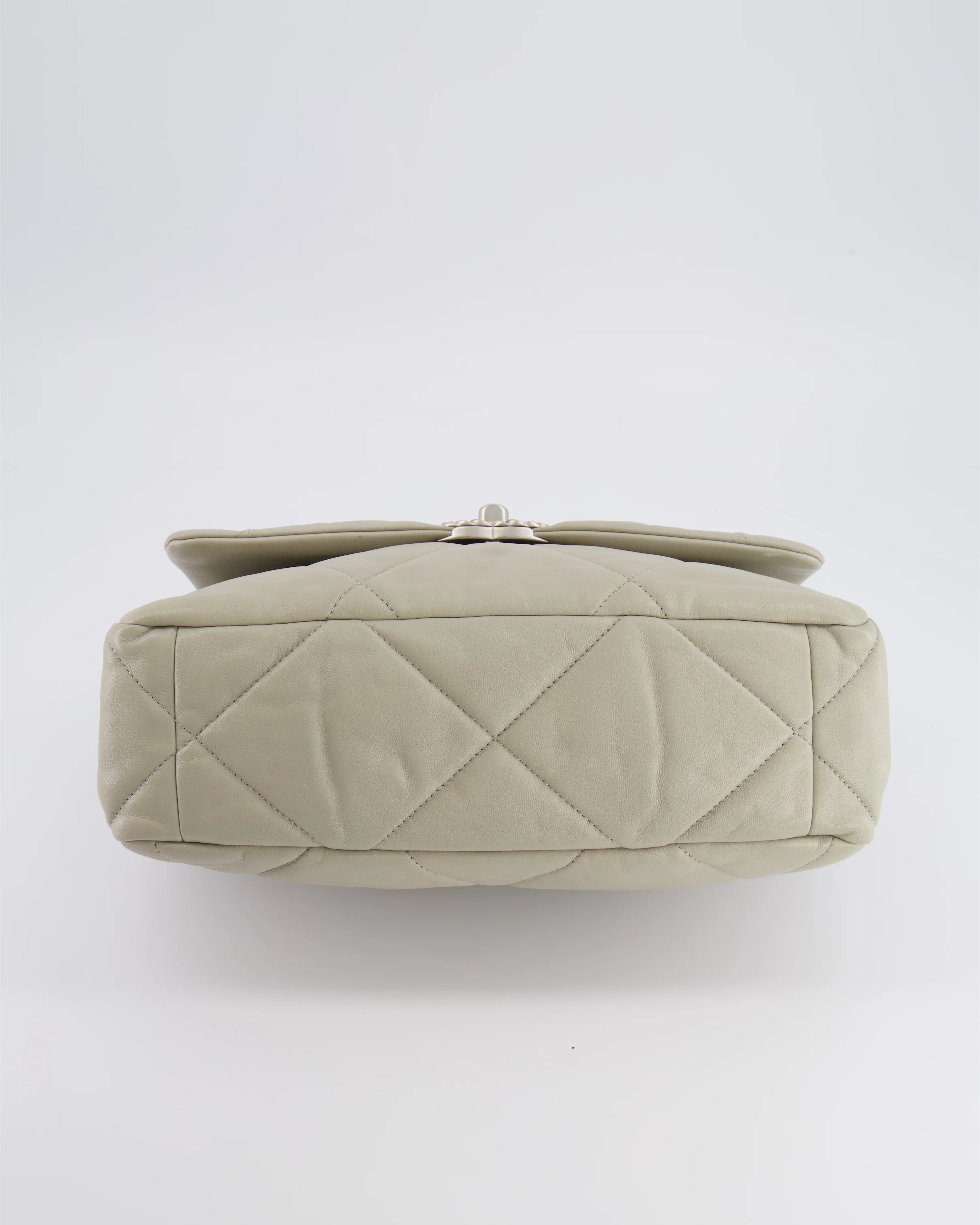 Chanel Light Grey Medium 19 Bag in Quilted Goatskin Leather with Mixed Hardware - Image 17