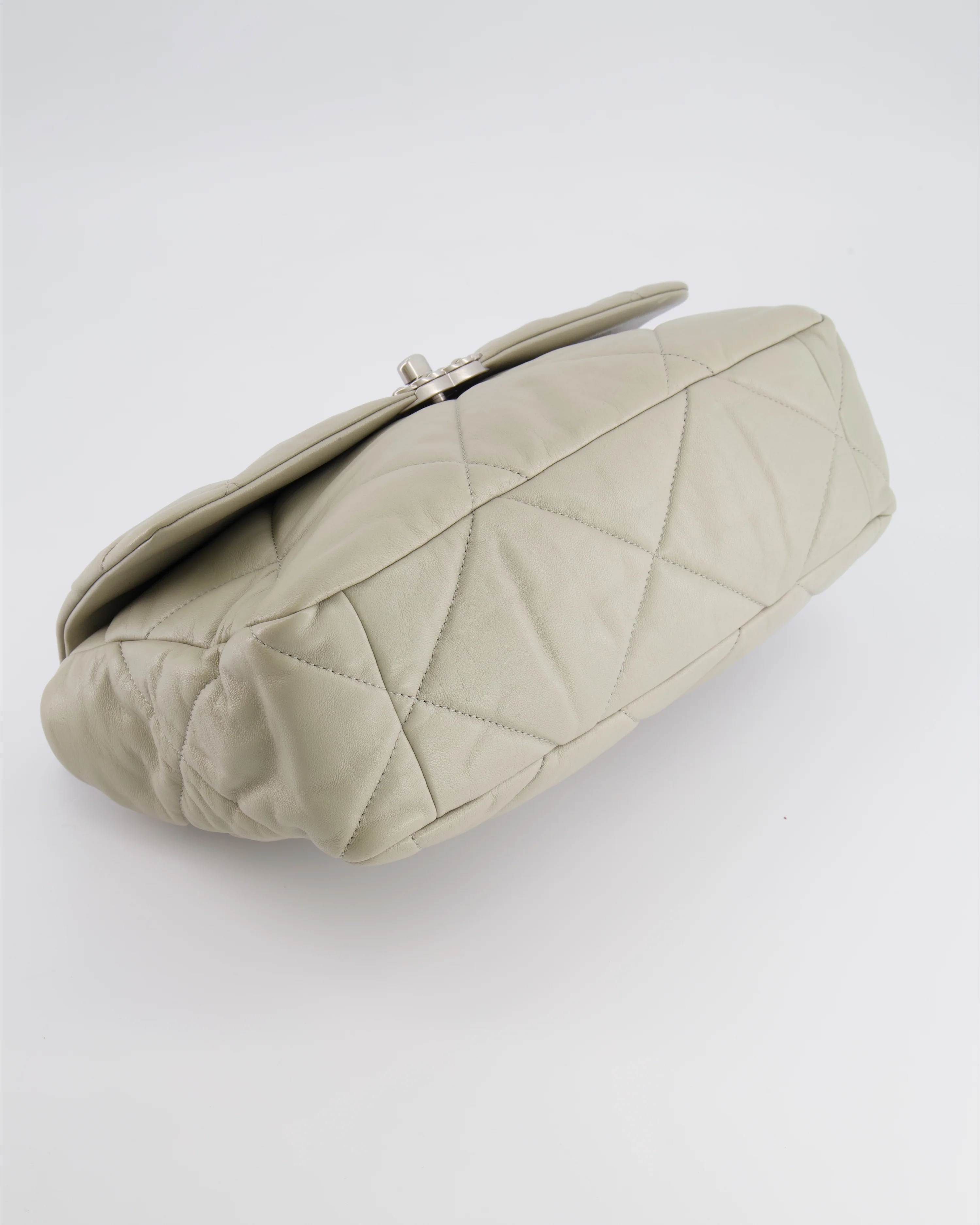Chanel Light Grey Medium 19 Bag in Quilted Goatskin Leather with Mixed Hardware - Image 18