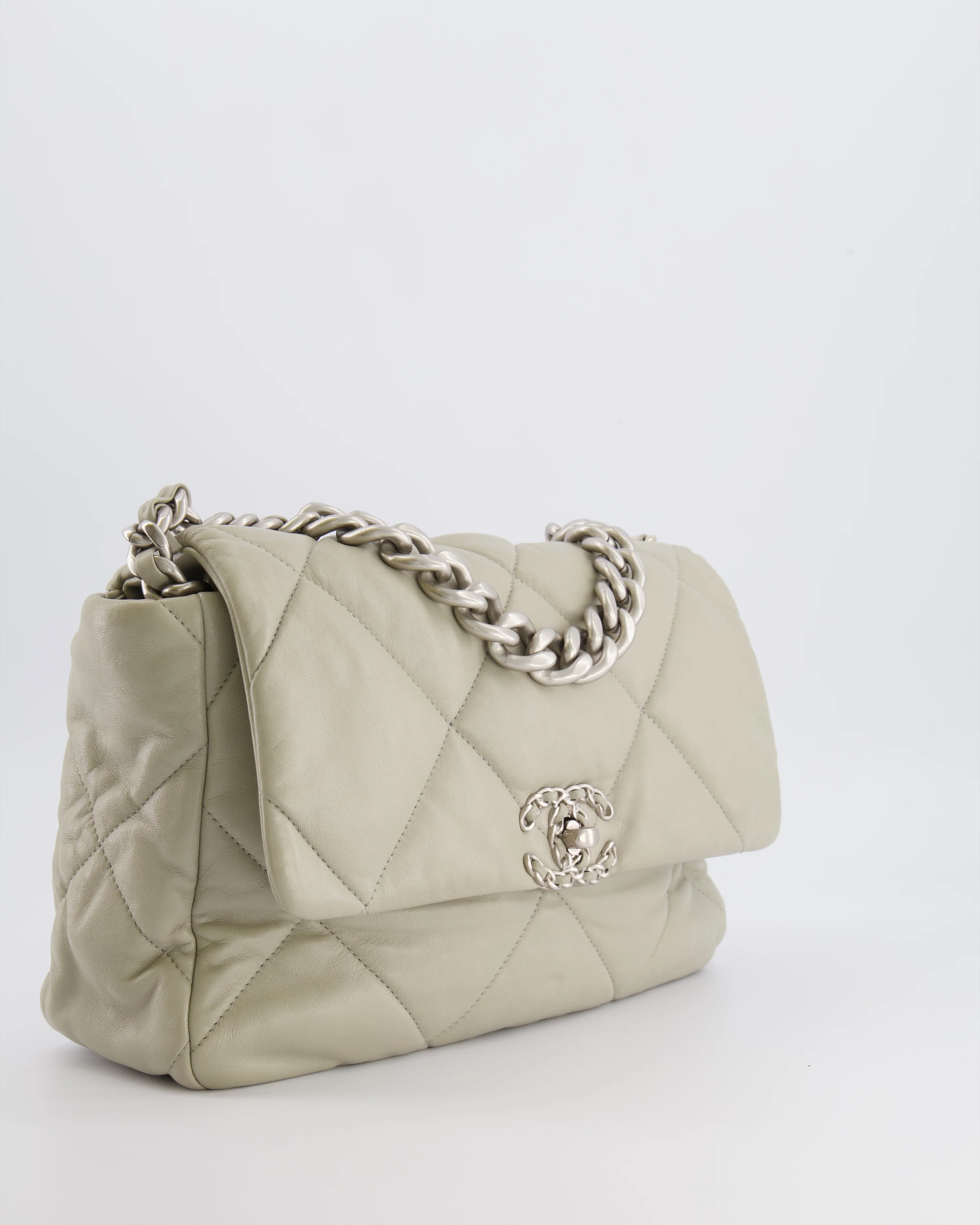 Chanel Light Grey Medium 19 Bag in Quilted Goatskin Leather with Mixed Hardware - Image 4