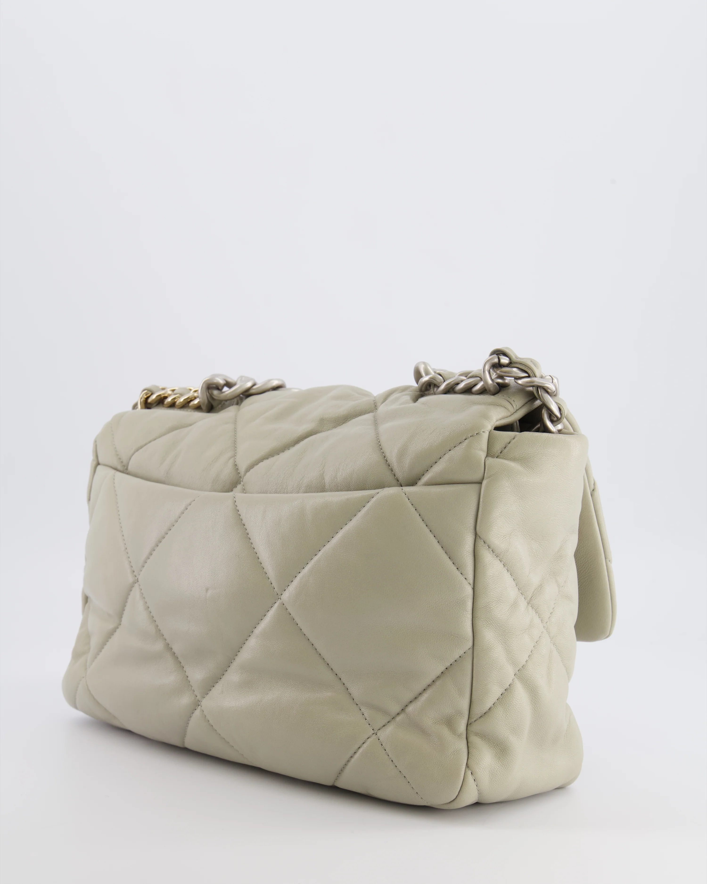 Chanel Light Grey Medium 19 Bag in Quilted Goatskin Leather with Mixed Hardware - Image 7