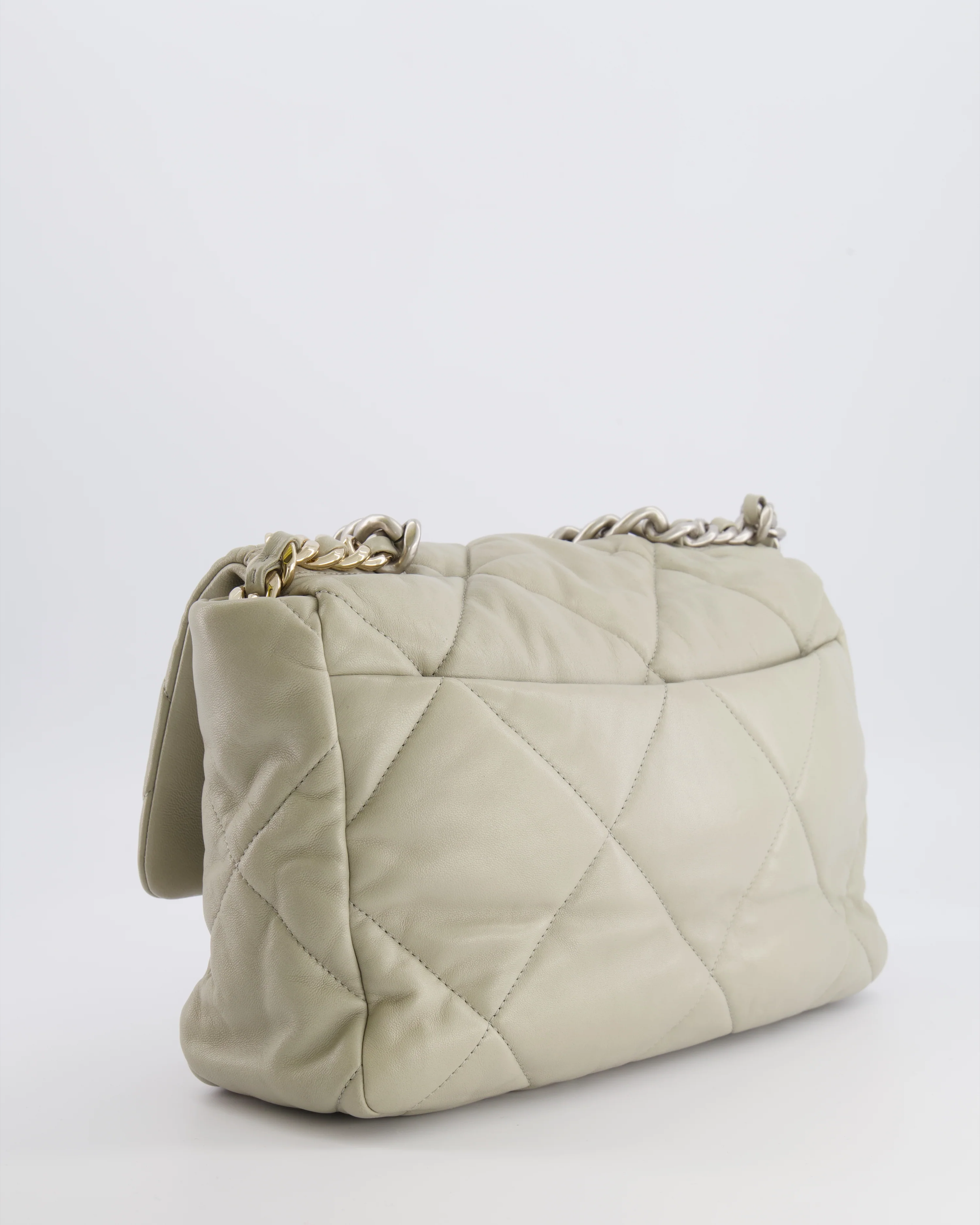 Chanel Light Grey Medium 19 Bag in Quilted Goatskin Leather with Mixed Hardware - Image 8