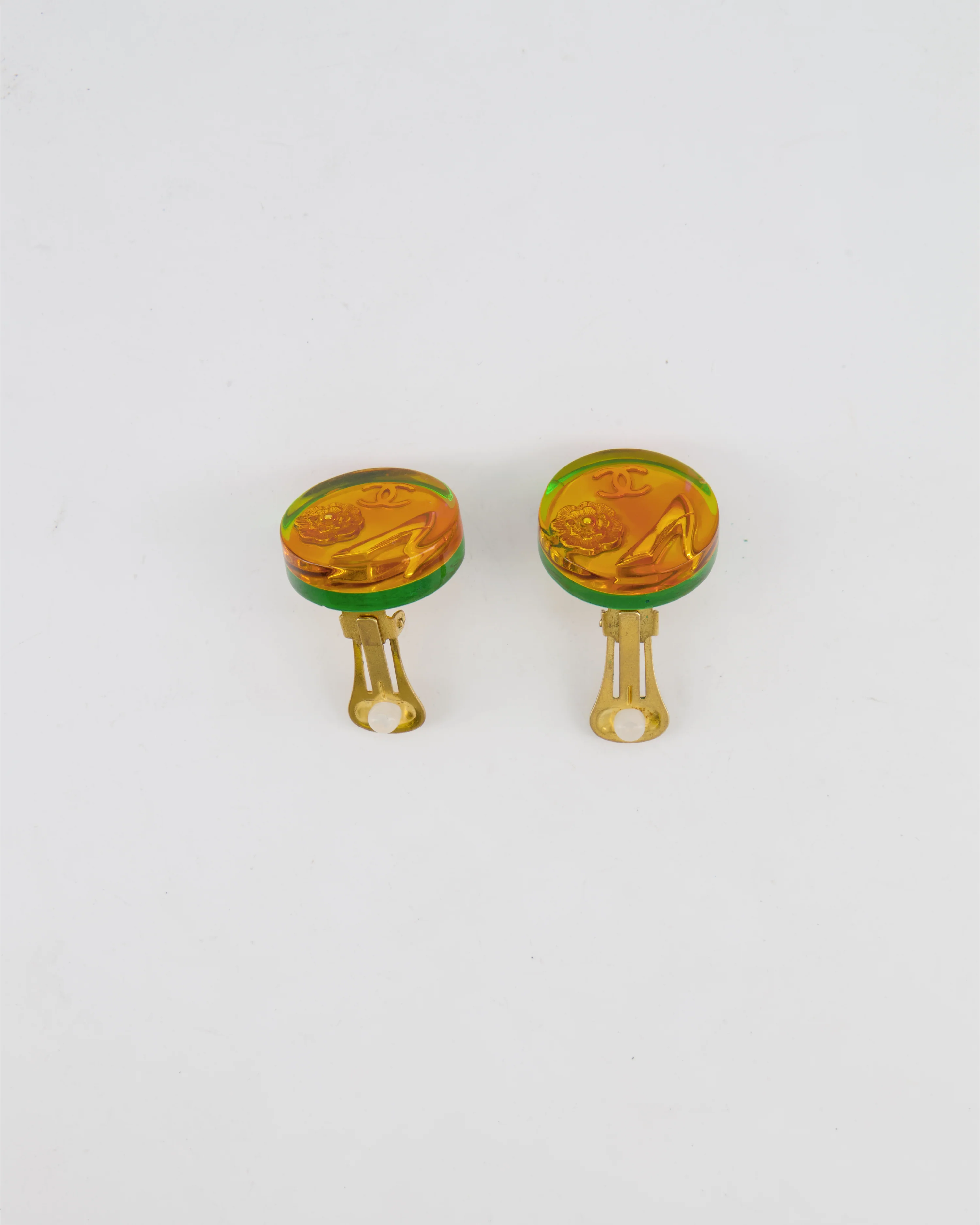 Chanel 97A Vintage Multicolour Holographic Round CC Logo Clip-On Earrings - Image 4
