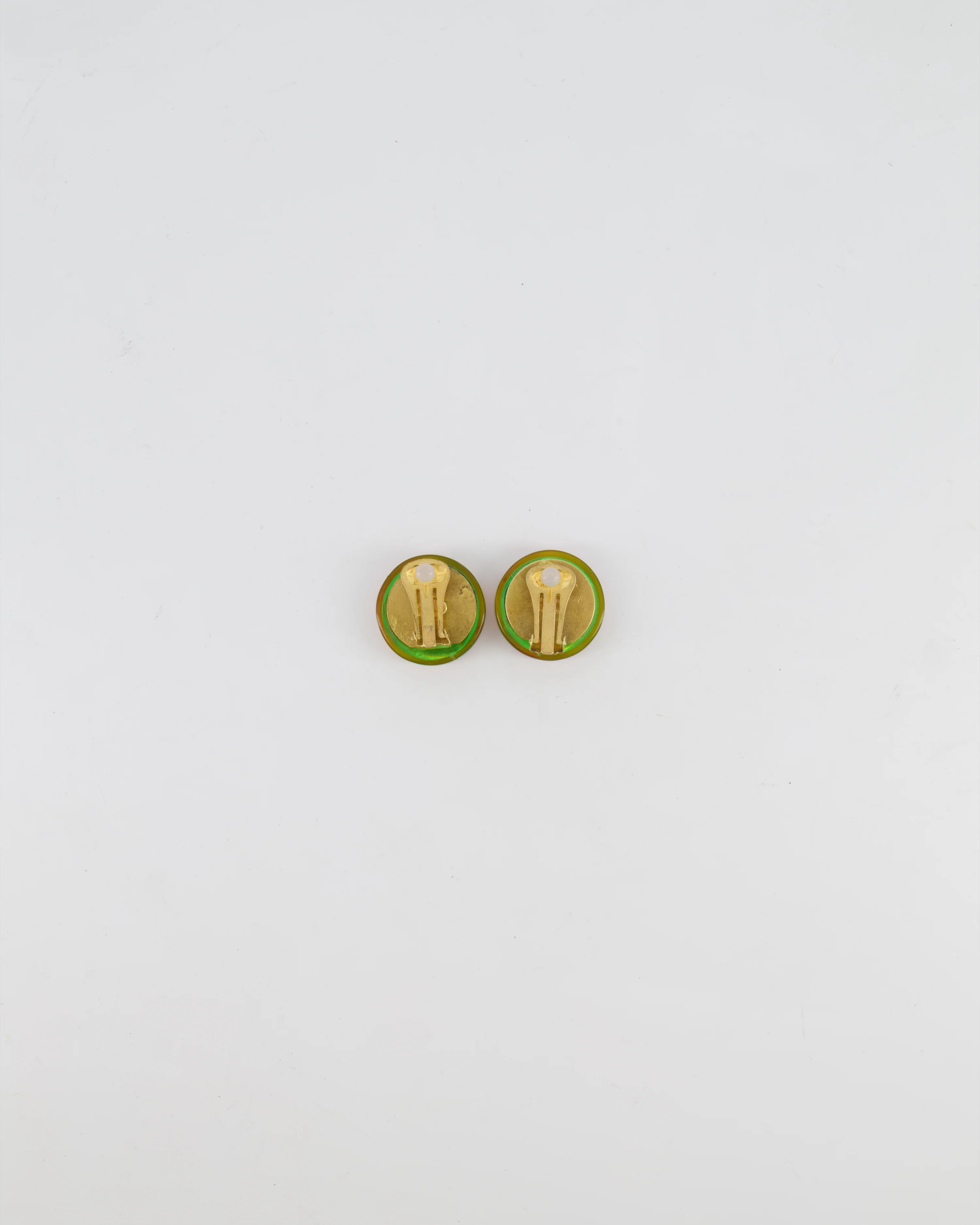 Chanel 97A Vintage Multicolour Holographic Round CC Logo Clip-On Earrings - Image 6