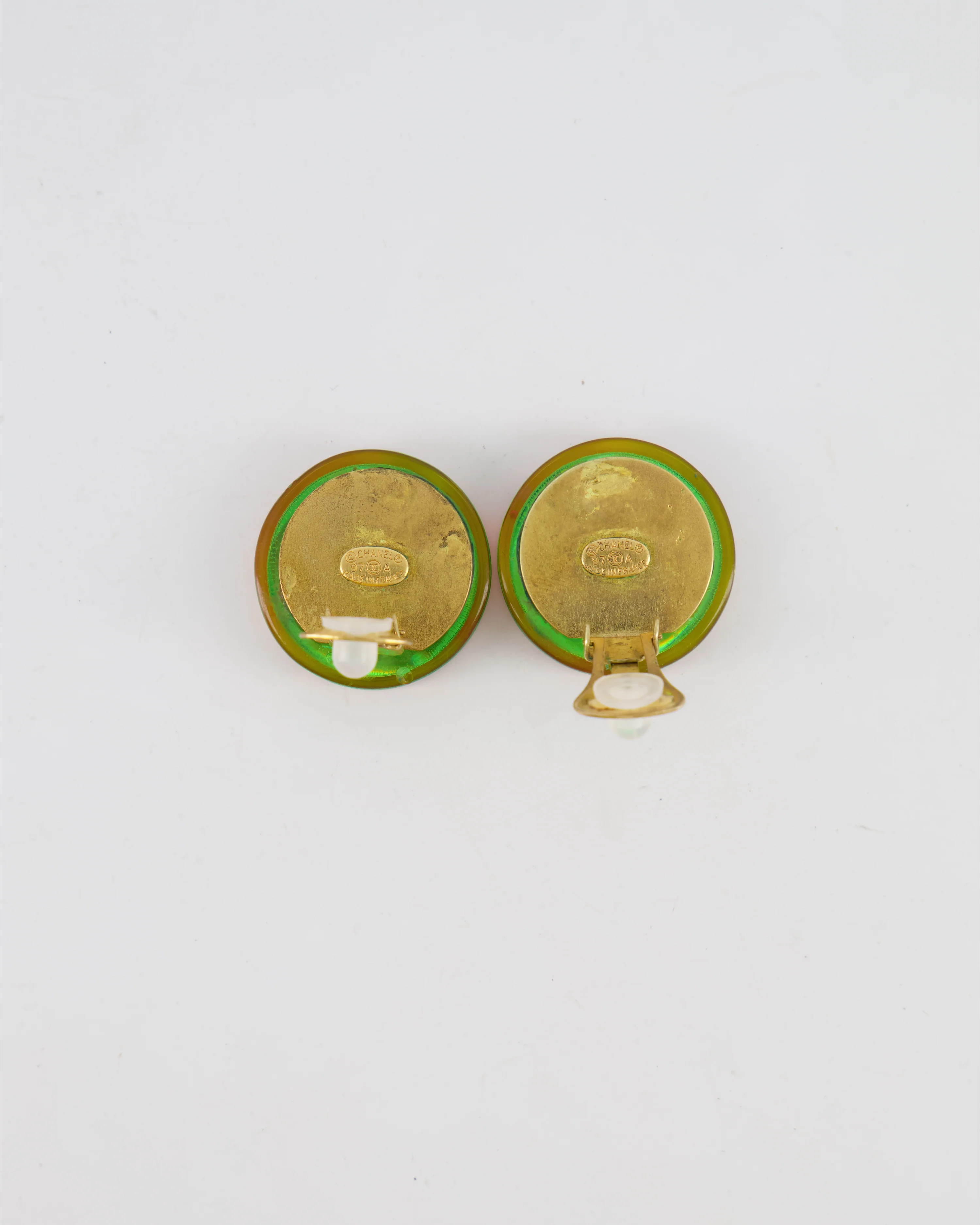Chanel 97A Vintage Multicolour Holographic Round CC Logo Clip-On Earrings - Image 8