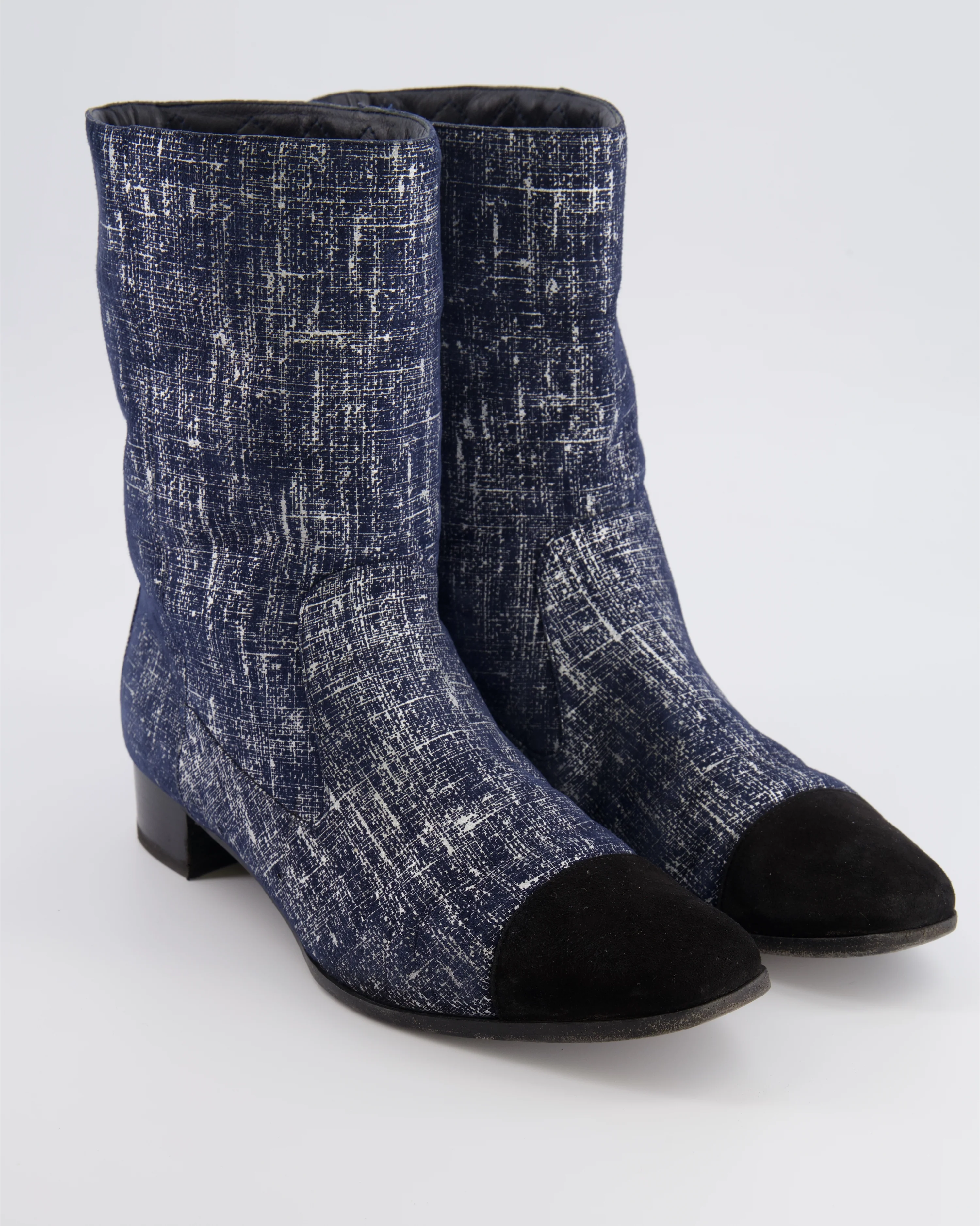 Chanel Navy Boots with Black Suede Toe Cap and Embroidered CC Logo Detail Size EU 40.5 C - Image 4