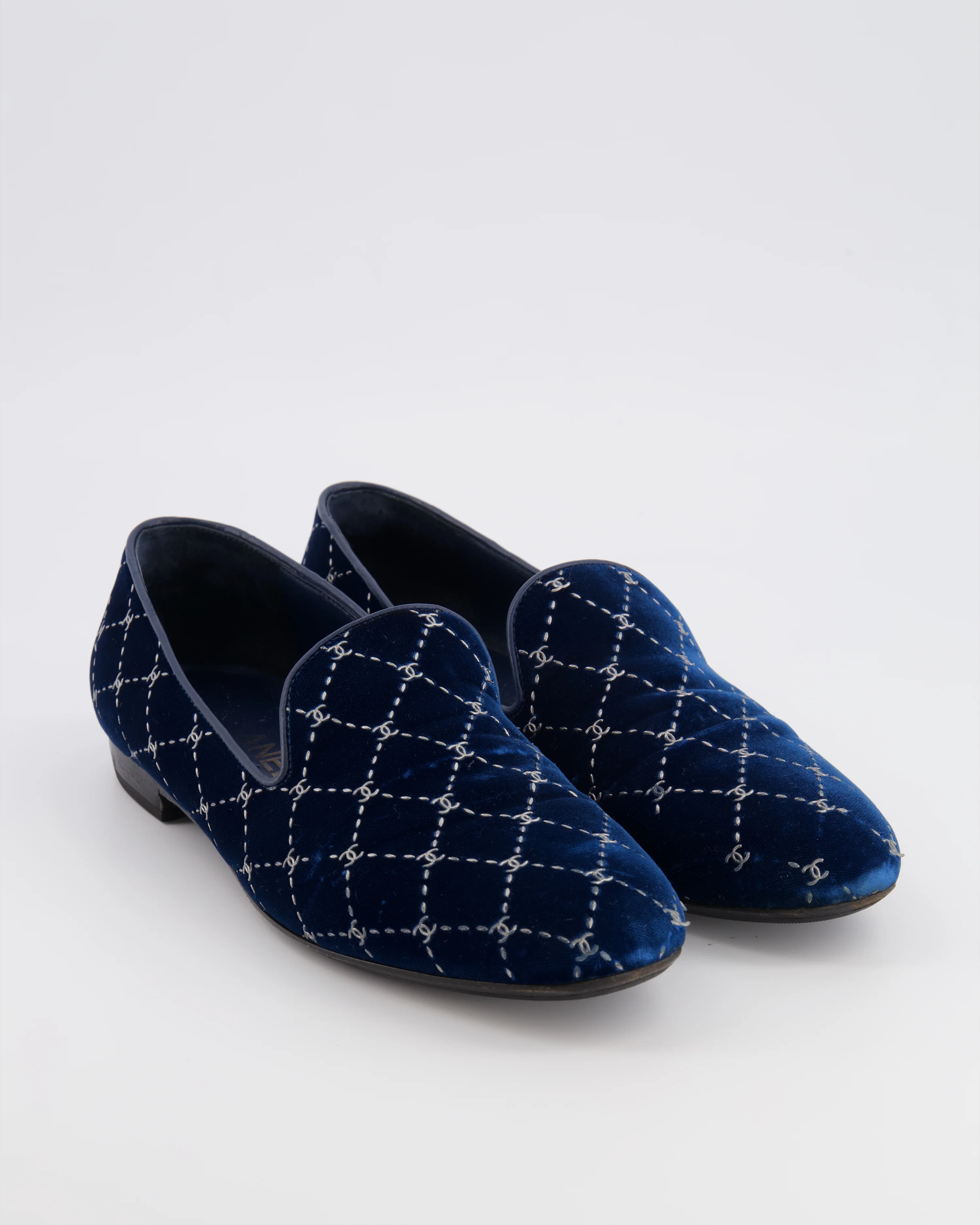Chanel Navy Velour Loafers with Silver Diamond Stitch Pattern and CC Logos Size EU 40C - Image 2
