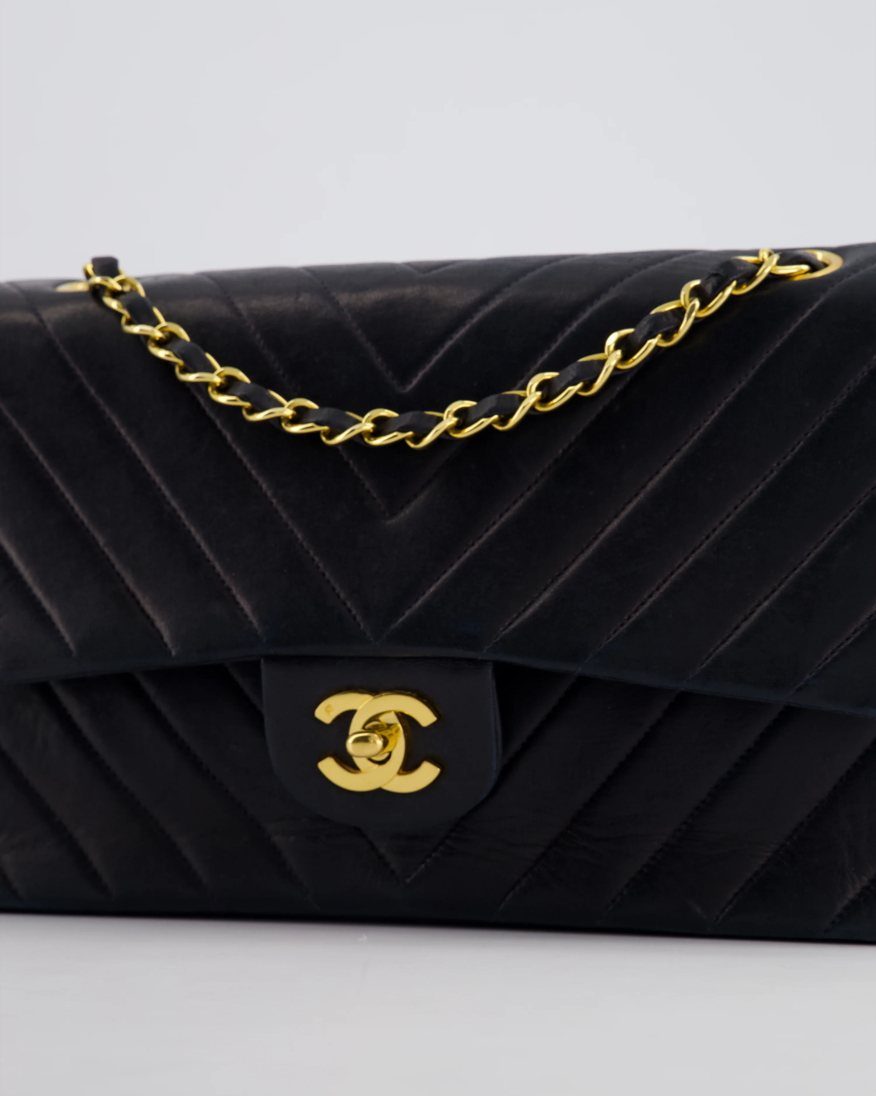 Chanel Navy Vintage Classic Medium Chevron Double Flap Bag in Lambskin Leather with 24K Gold Hardware - Image 17