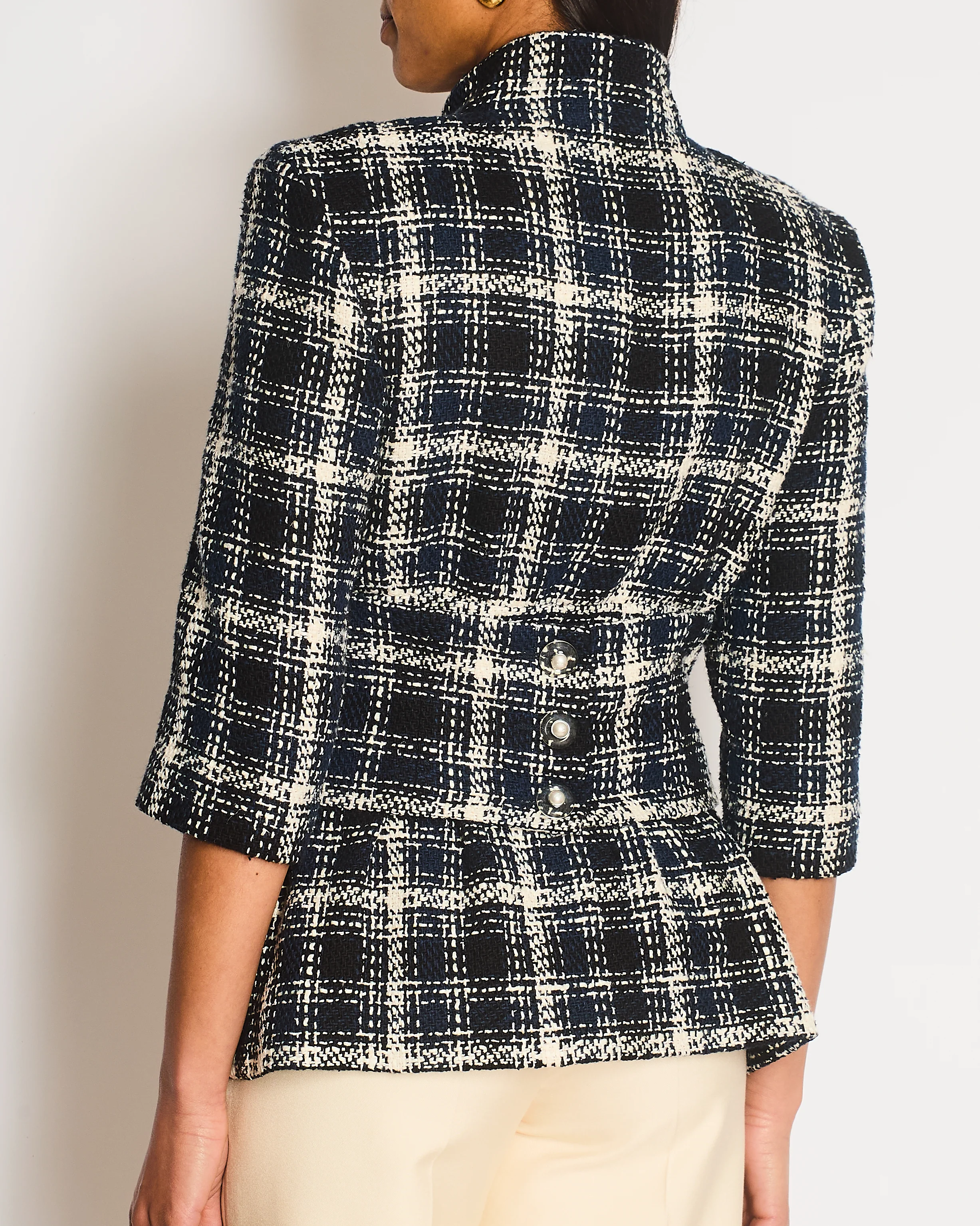 Chanel 18S Navy, White and Black Check Tweed Cropped Jacket with Cropped Sleeves and Clear Pearl Logo Buttons Size FR 36 (UK 8) - Image 4